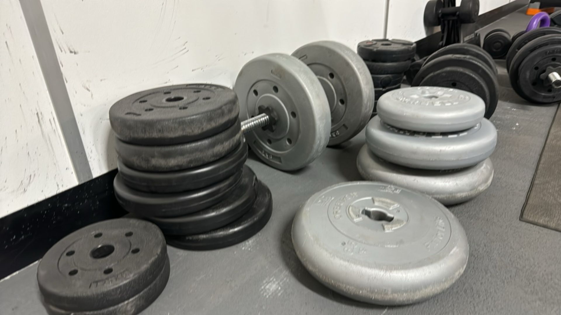 Assorted Plastic Weights - Image 4 of 9
