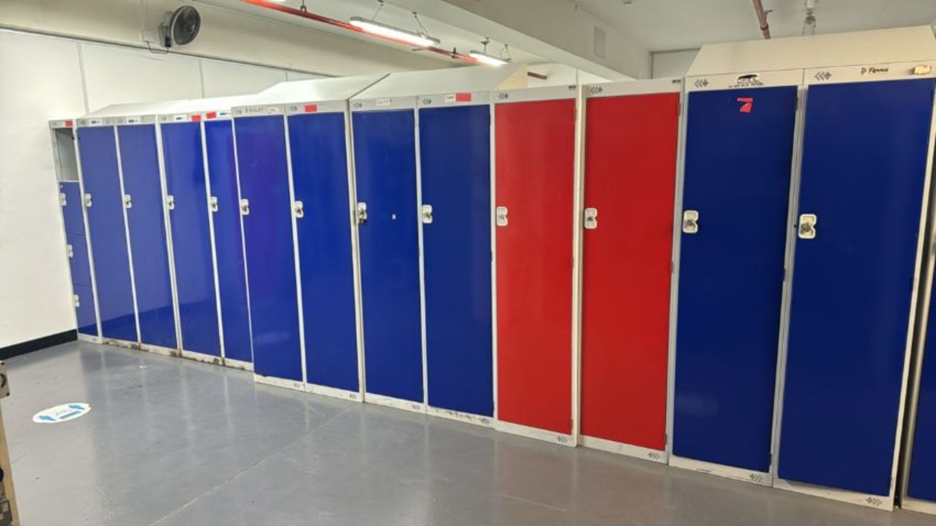 Bank of 5 Lockers