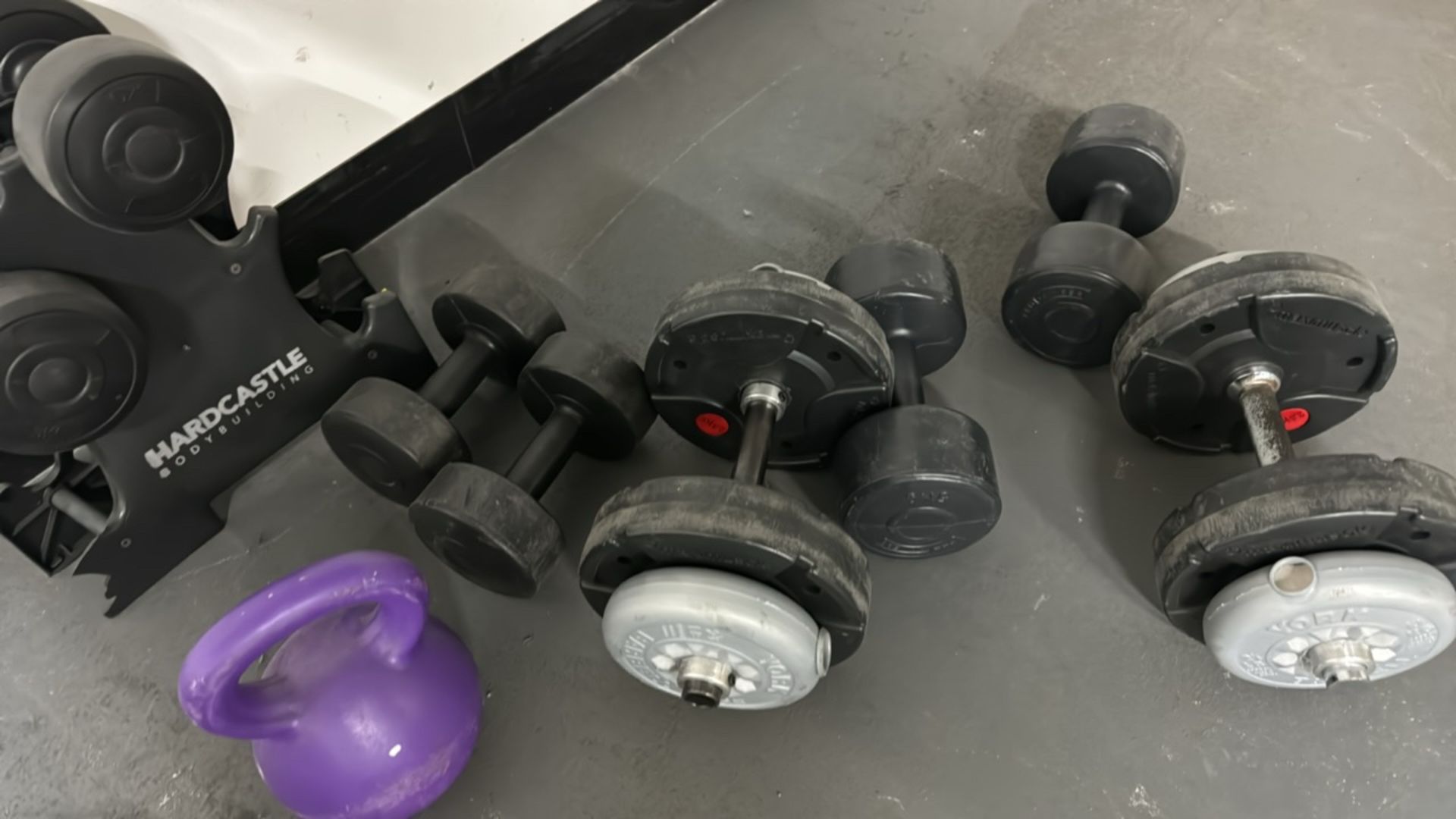 Assorted Plastic Weights - Image 9 of 9
