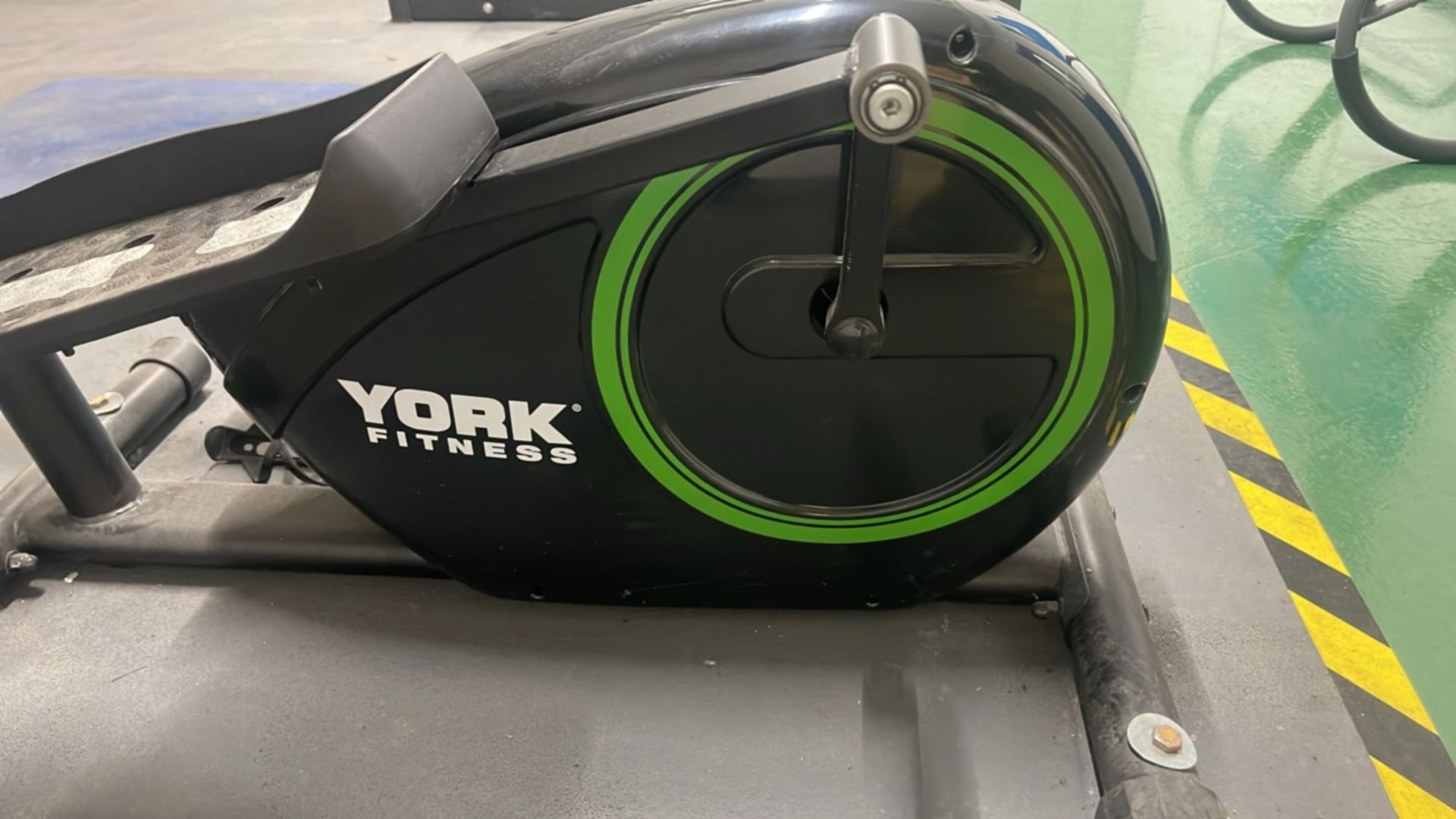 York Cross Trainer - Image 2 of 5