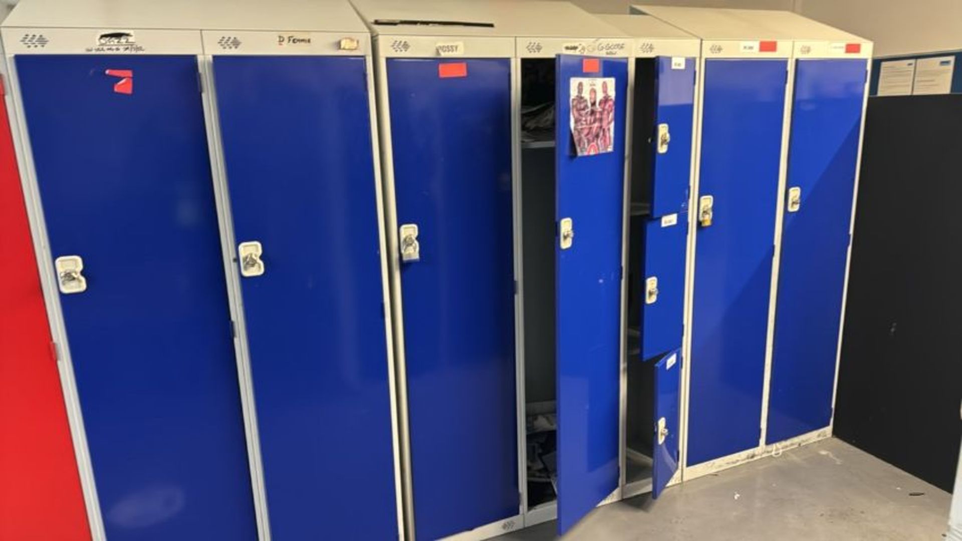 Bank of 8 Lockers