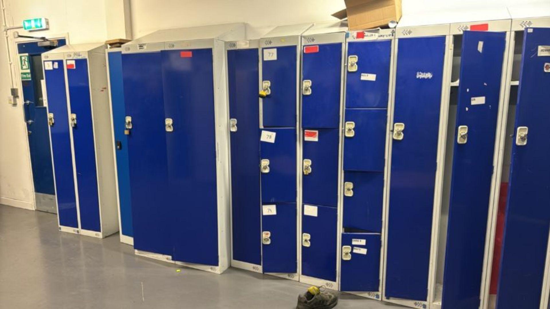 Bank of 5 Lockers