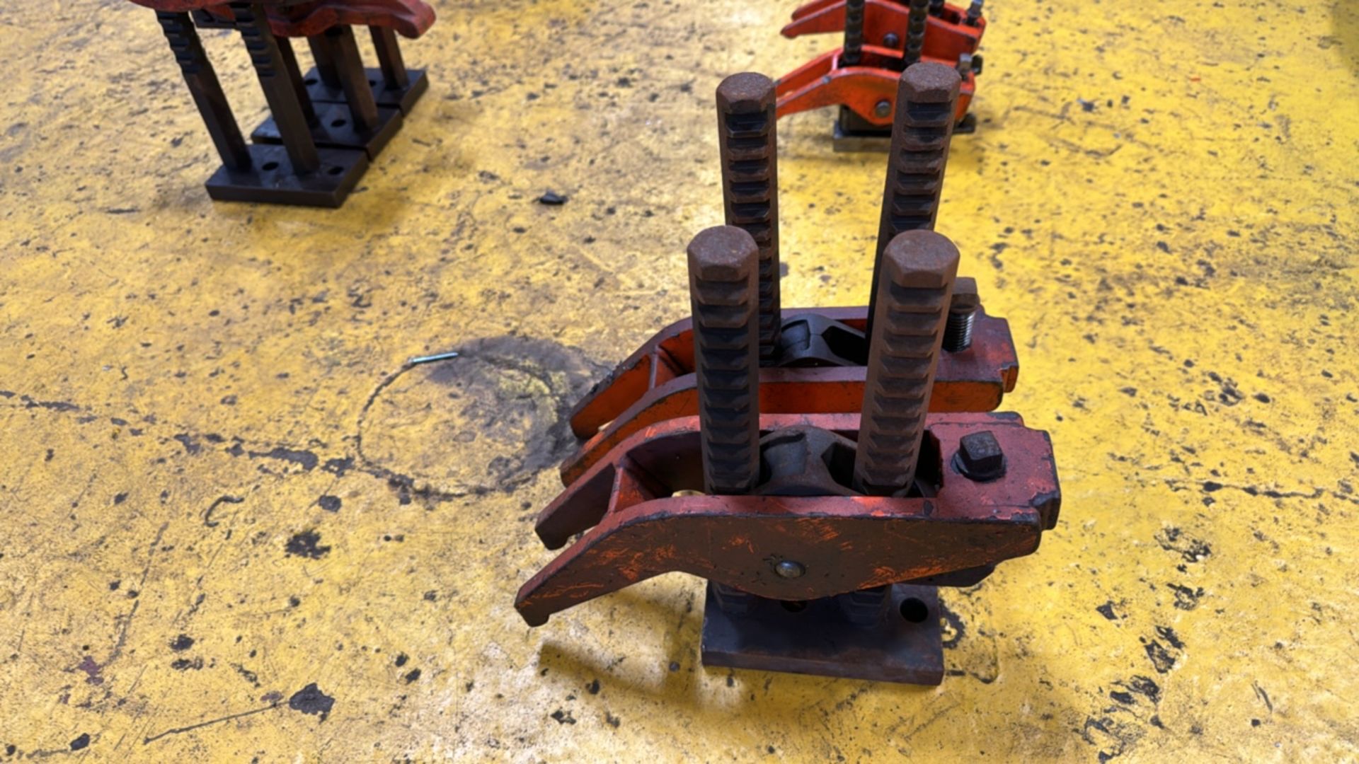 Carver Clamping Set - Image 2 of 3
