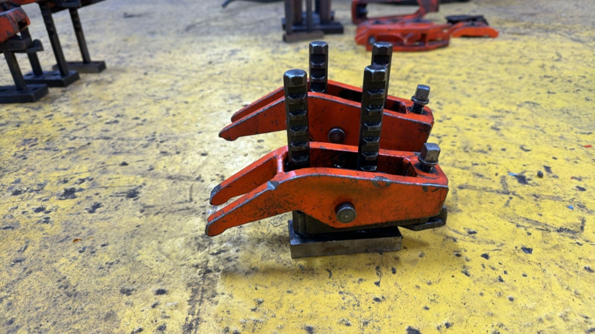 Carver Clamping Set - Image 2 of 4