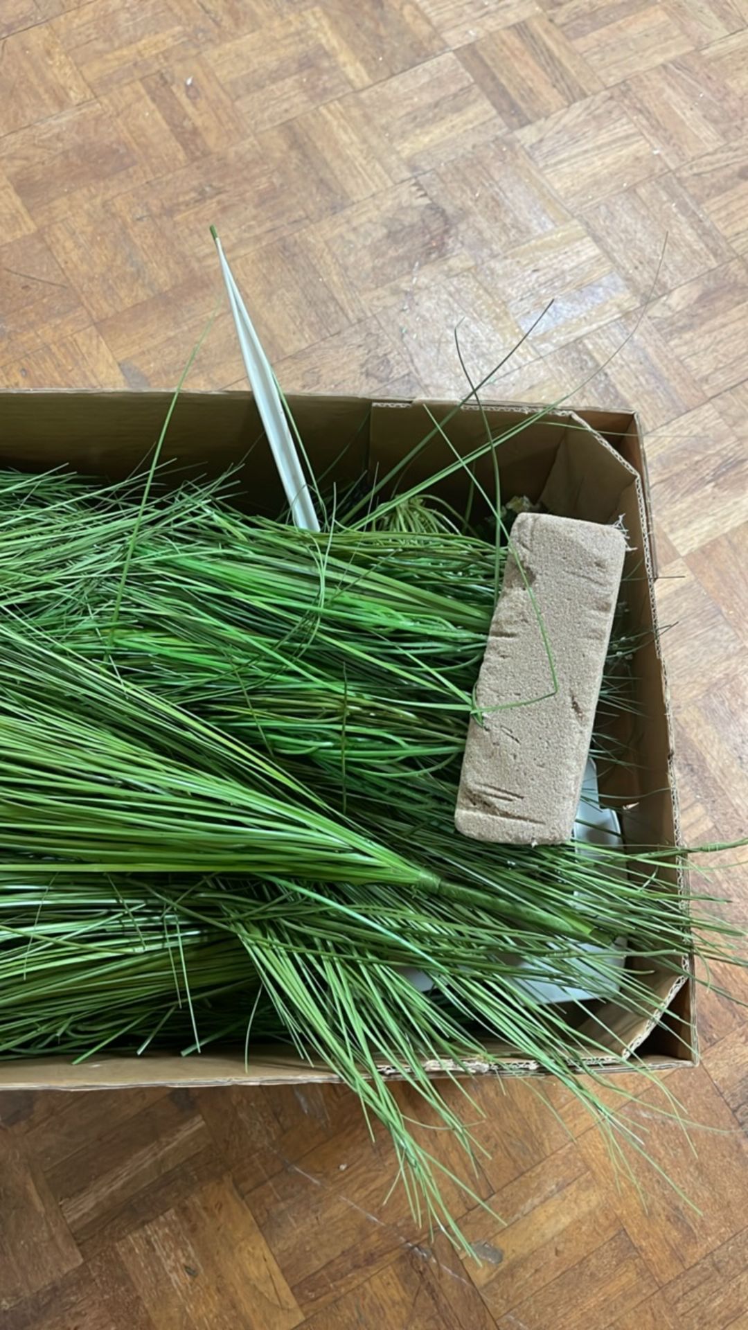 Box Of Artificial Grass - Image 3 of 3