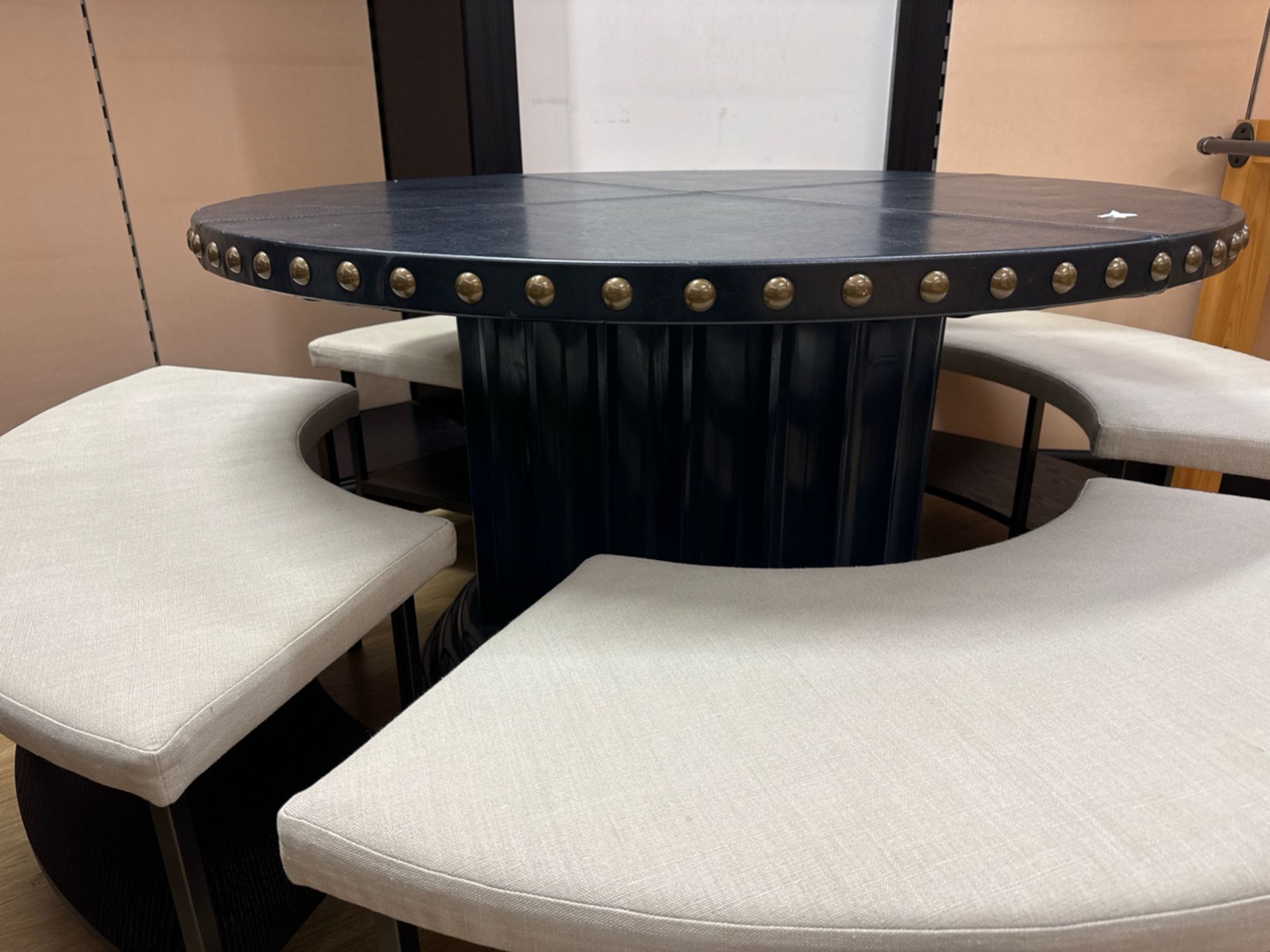 Circular Leather Studded Table With Benches - Bild 3 aus 4