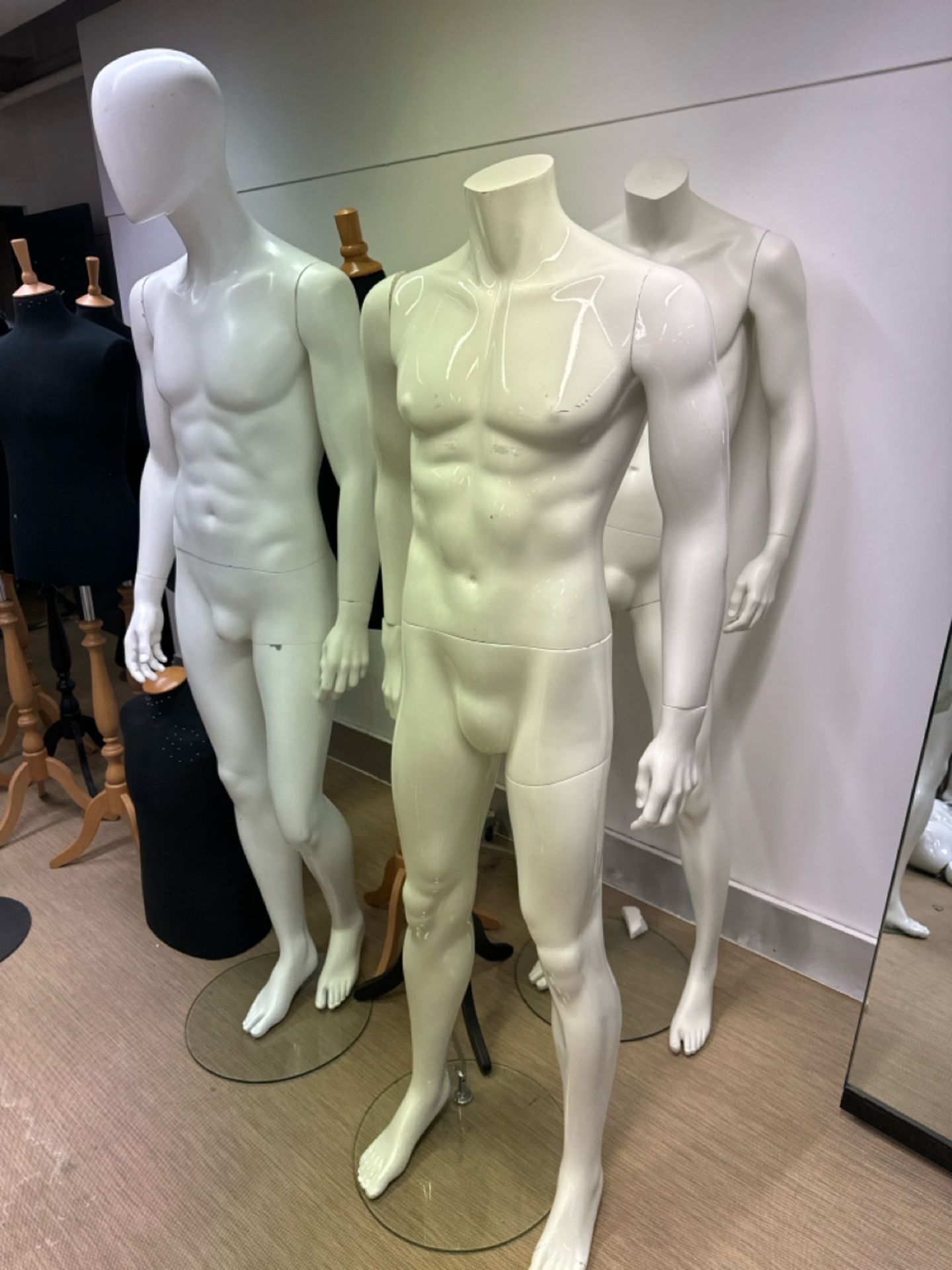 White Gloss Male Mannequins x5 - Image 3 of 4