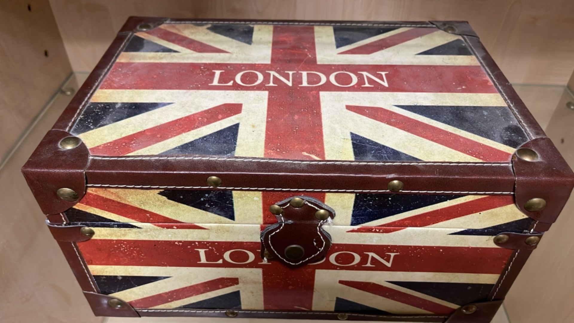 London Case - Image 2 of 5