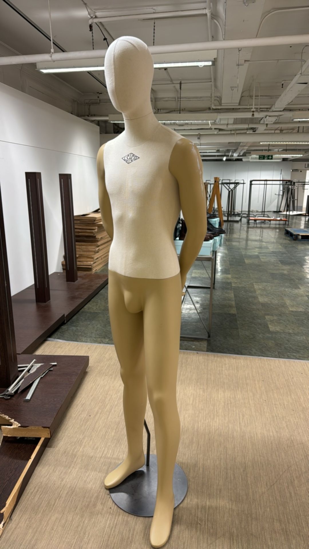 LS&Co Mannequin - Image 2 of 3