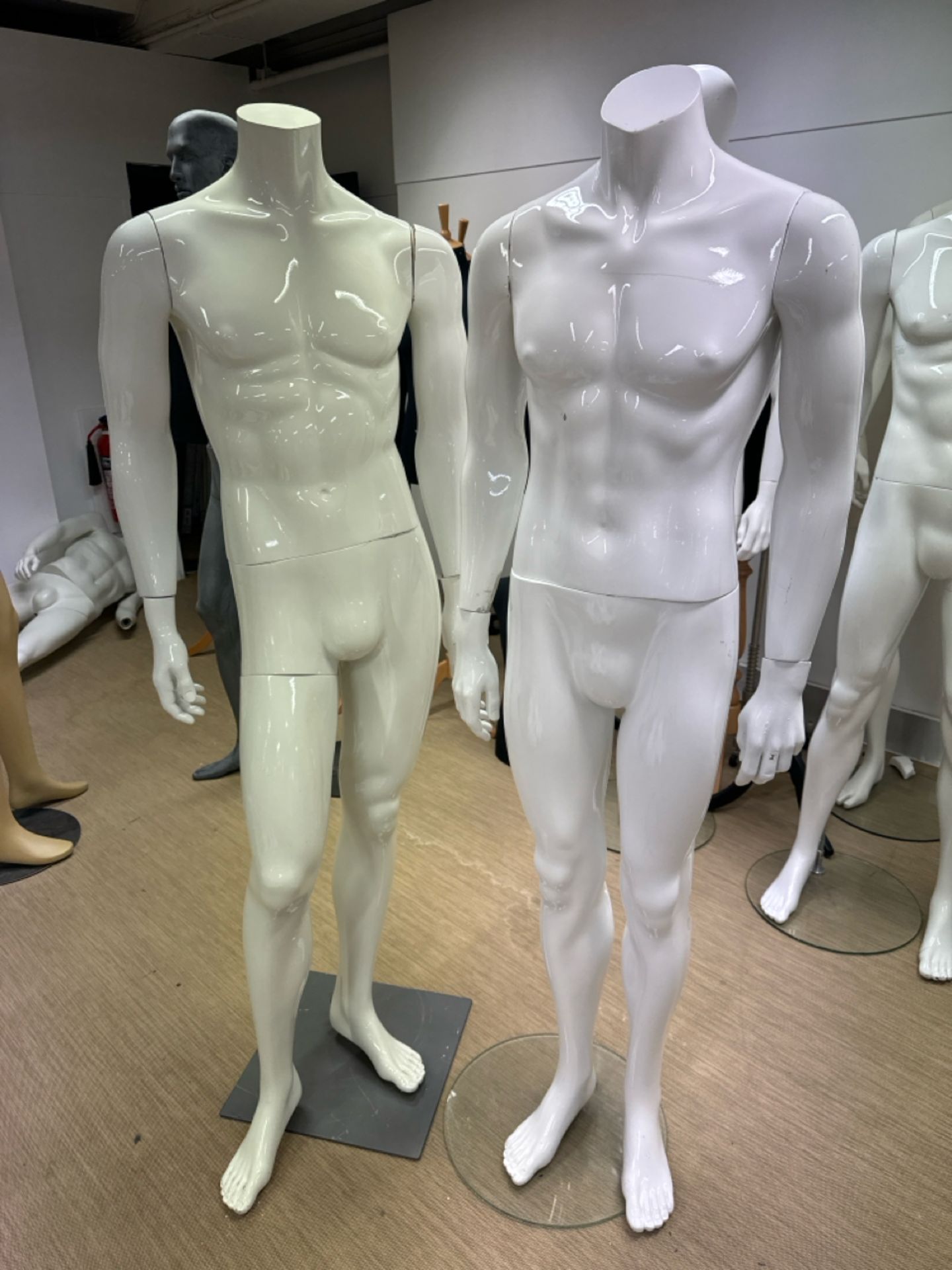 White Gloss Male Mannequins x5 - Image 2 of 4