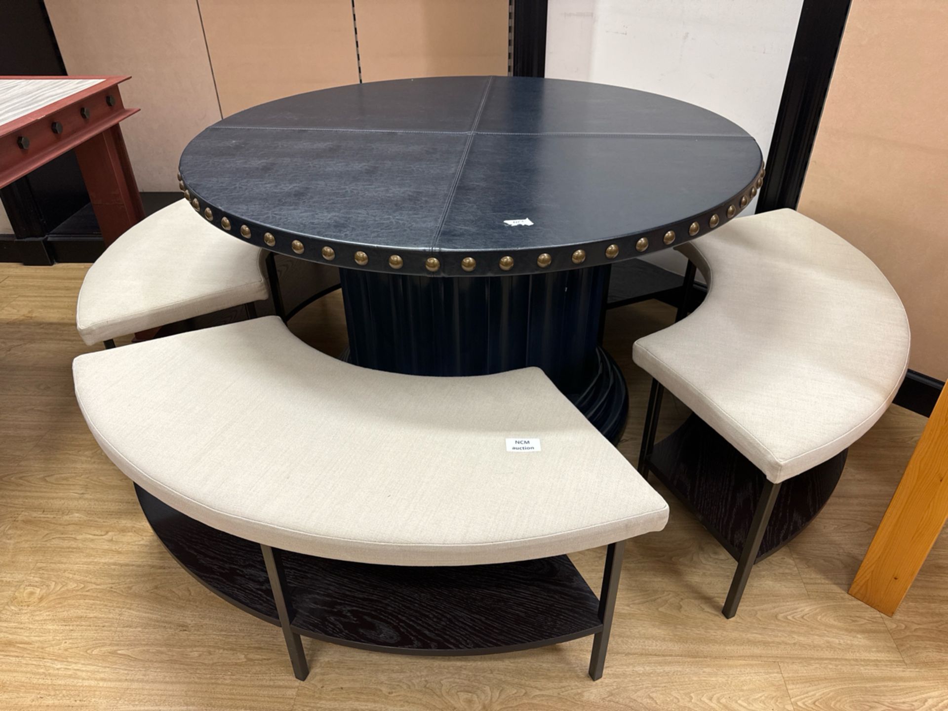 Circular Leather Studded Table With Benches - Bild 2 aus 4