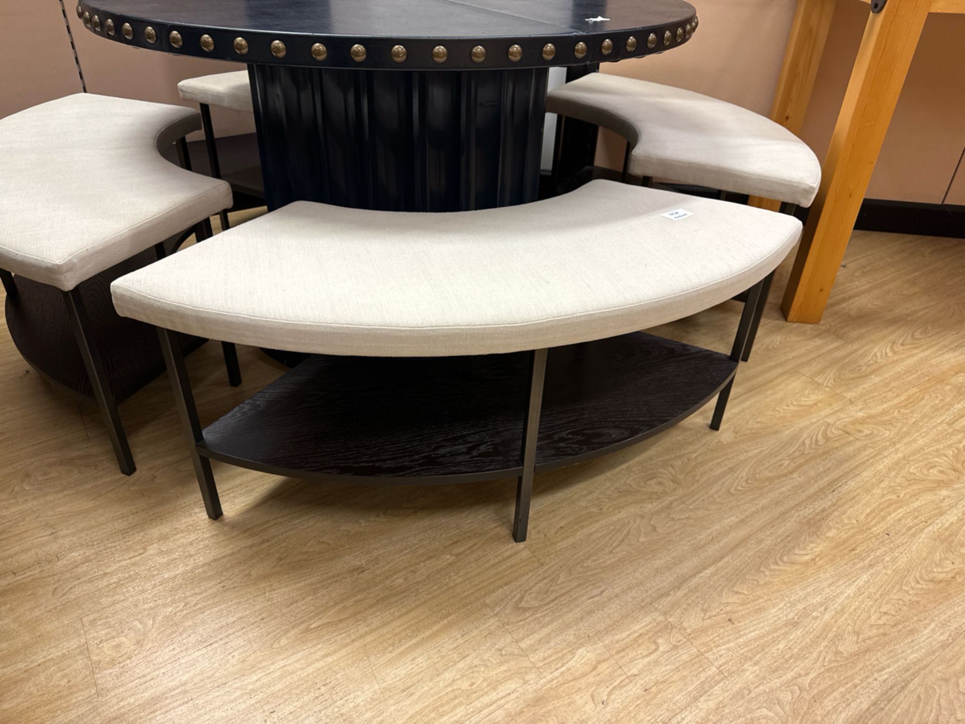 Circular Leather Studded Table With Benches - Bild 4 aus 4