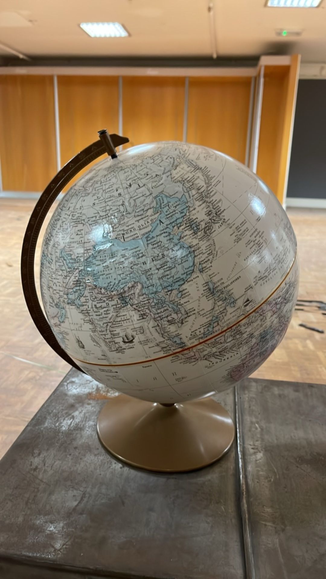 Globes x2 - Image 2 of 5