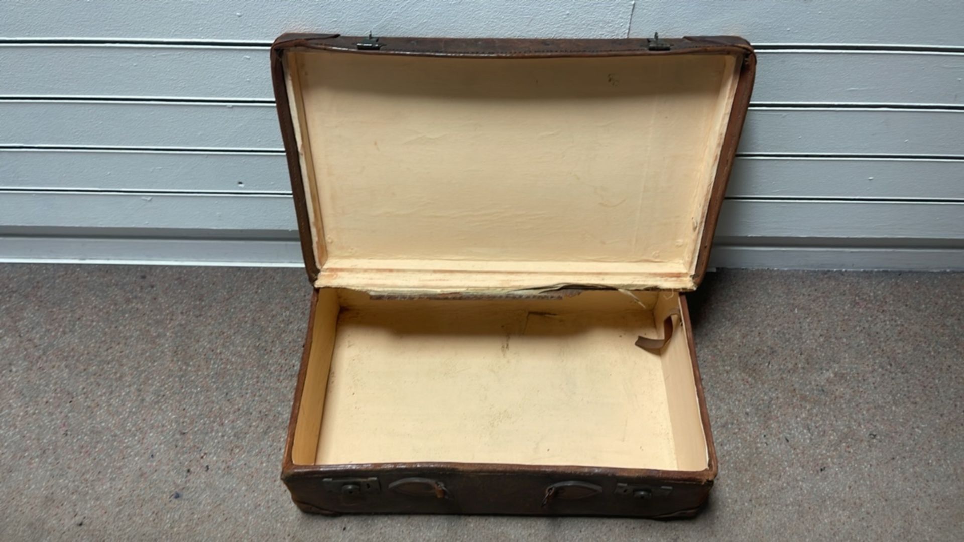 Pair Of Display Suitcases - Image 8 of 10