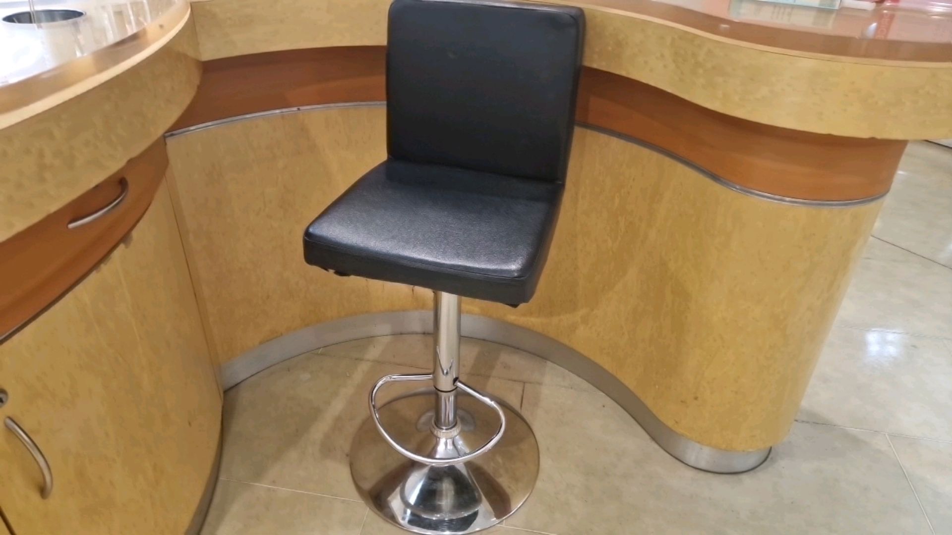 Black Leather Bar Stools x3 - Image 3 of 4