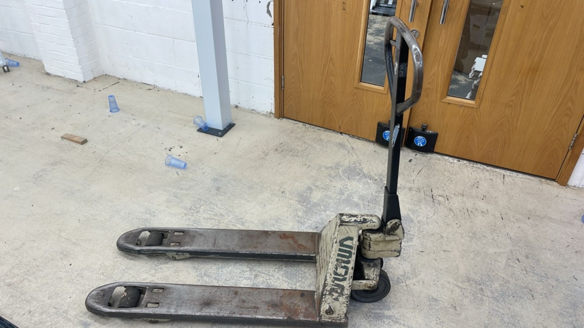 Pallet Truck 2000kg - Image 4 of 4