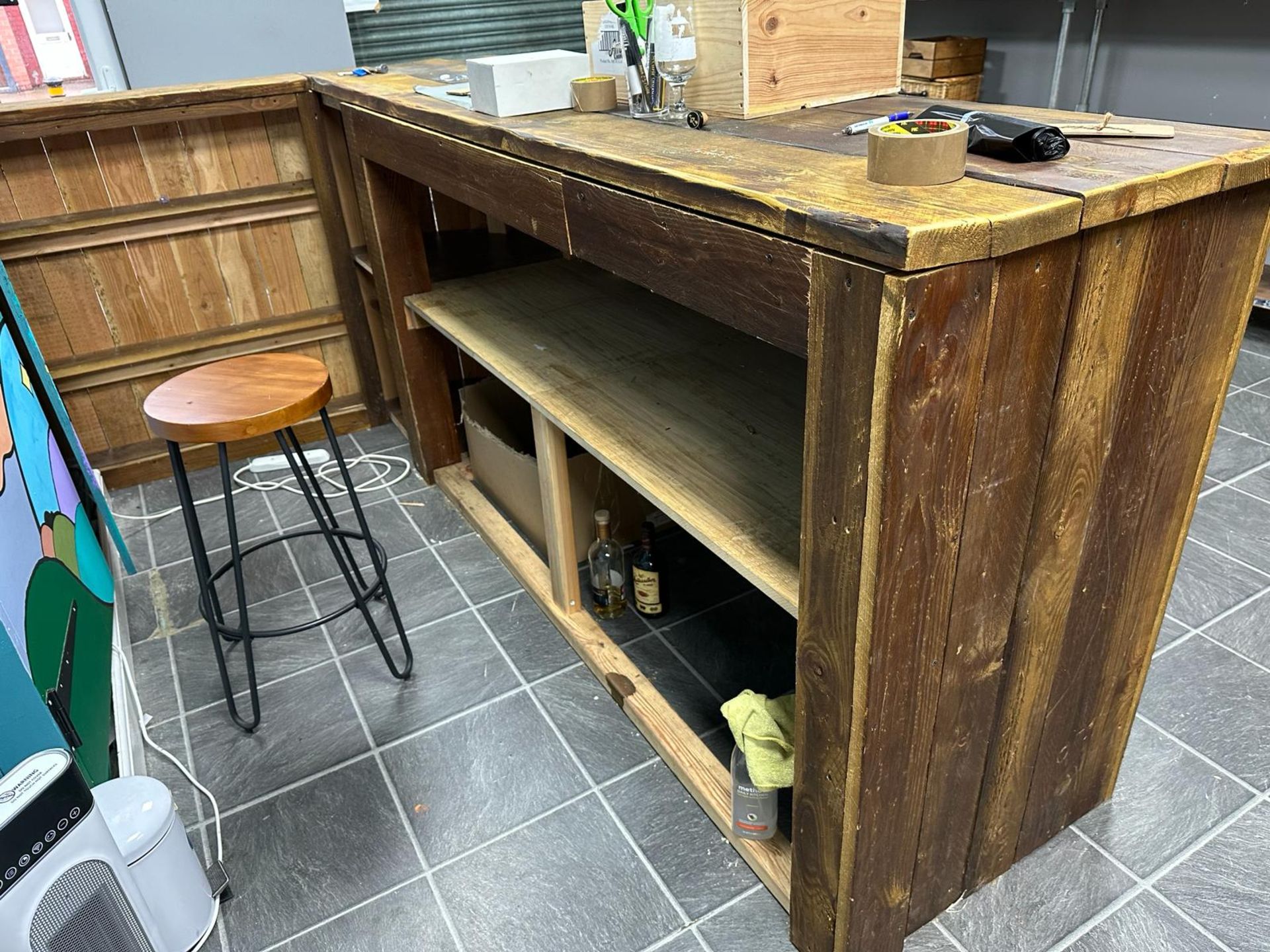 Rustic counter/bar with solid pine boards - Image 3 of 4