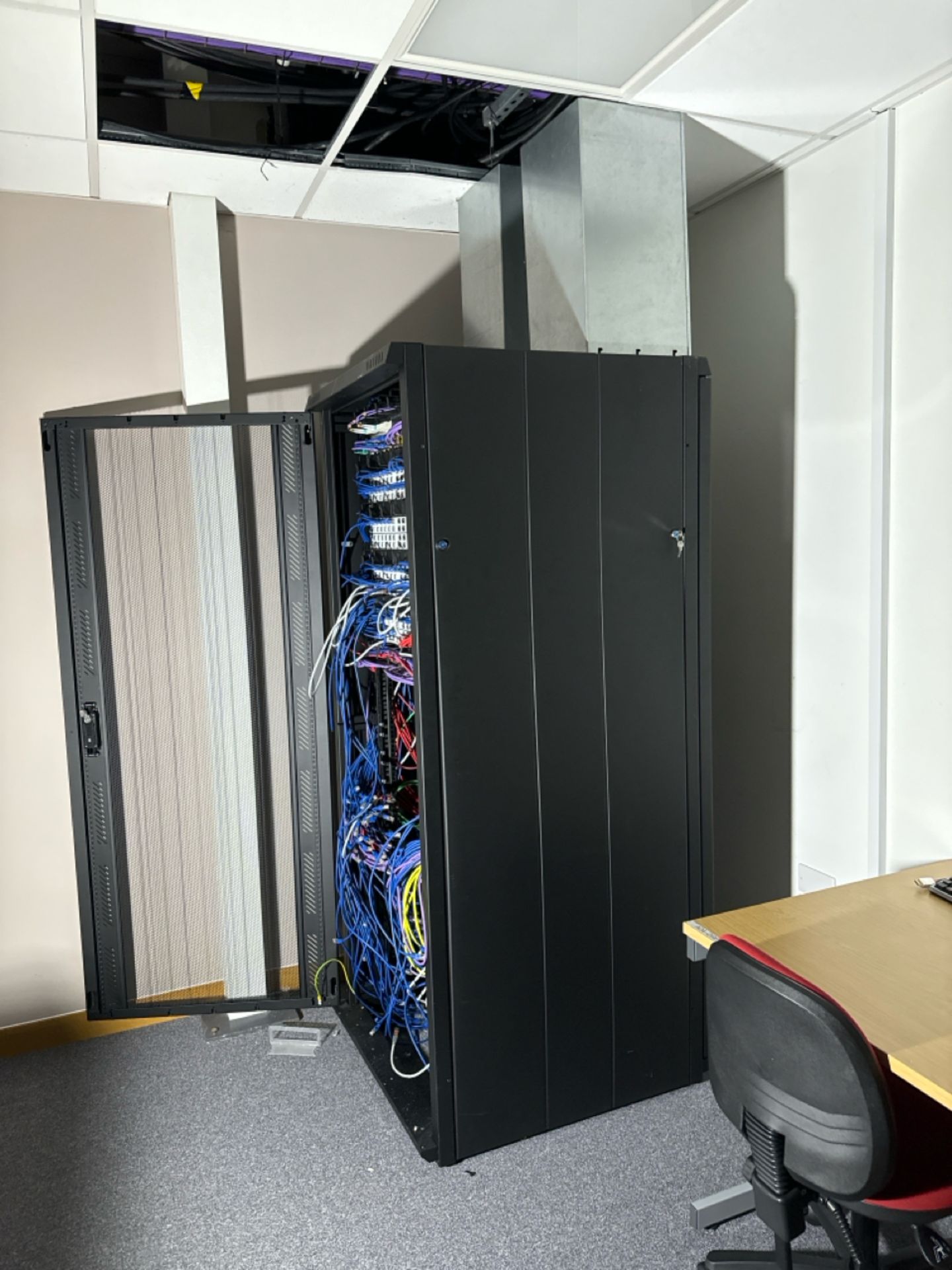 Black Server Cabinet - Image 2 of 3