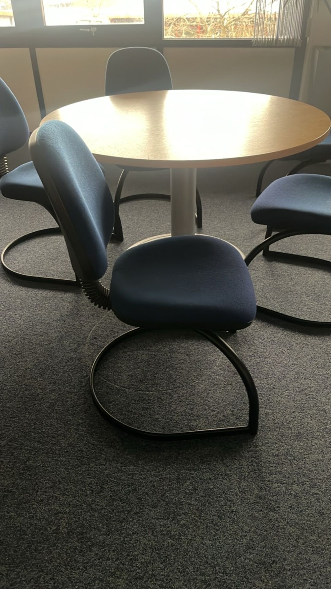 Circular Table x1 & Chairs x4 - Image 5 of 6