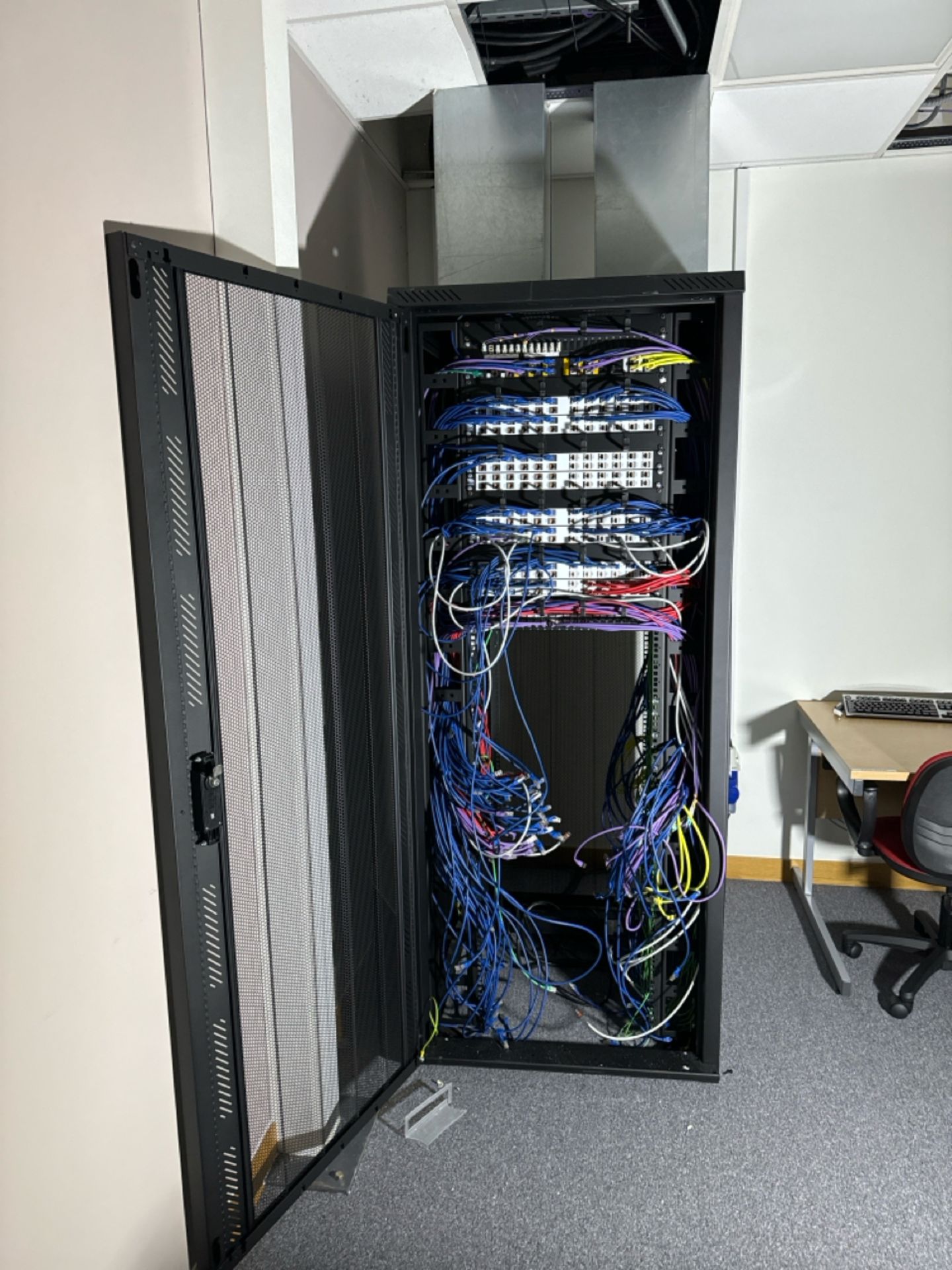 Black Server Cabinet - Bild 3 aus 3