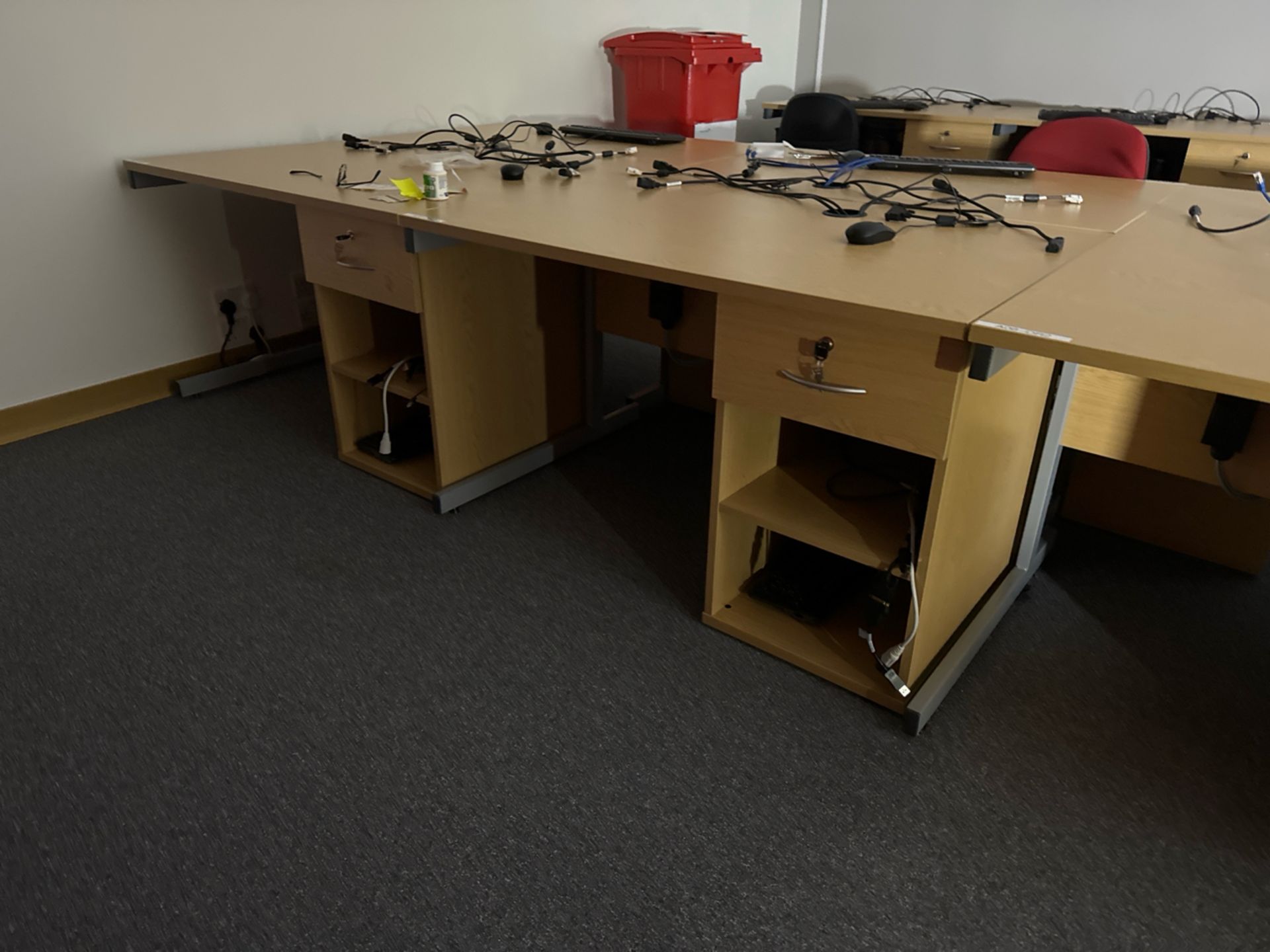 Bank Of Desks x4 - Image 3 of 3