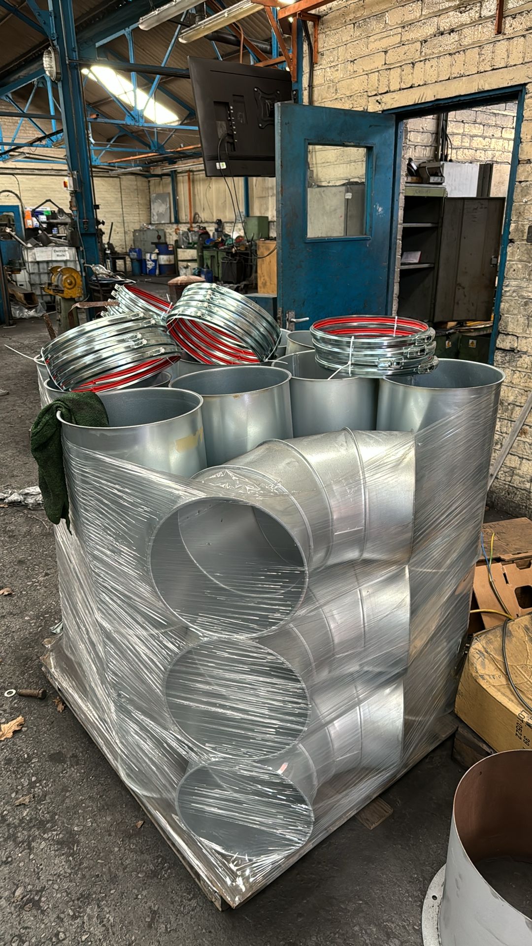 Pallet of Metal Ducting - NO RESERVE - Image 2 of 3