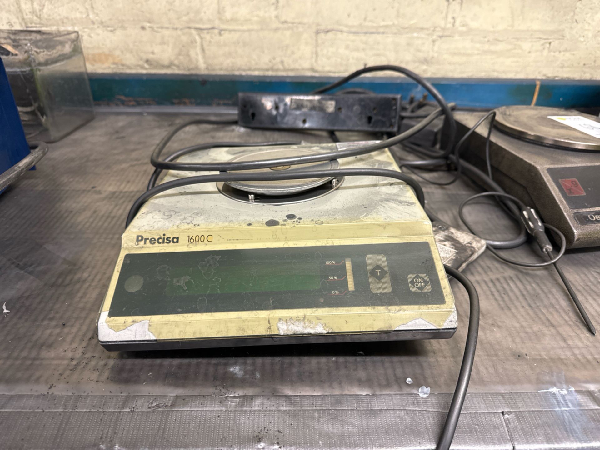 Precisa 1600C Weighing Scales