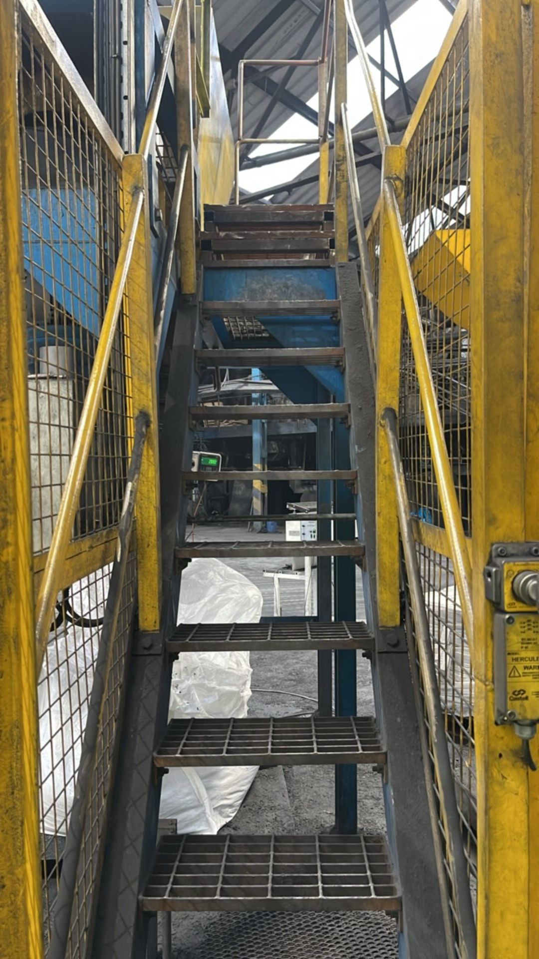Hopper Unit With Staircase - Image 9 of 15