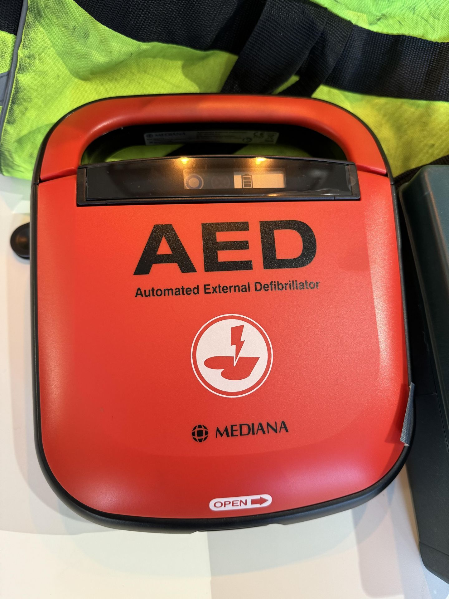 Defibrillator & First Aid Kit - Image 7 of 8