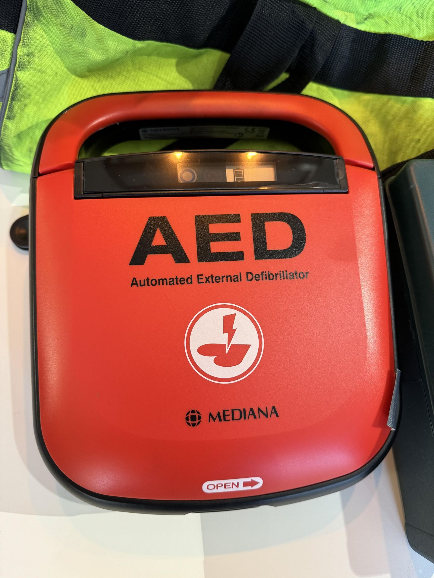 Defibrillator & First Aid Kit - Bild 7 aus 8