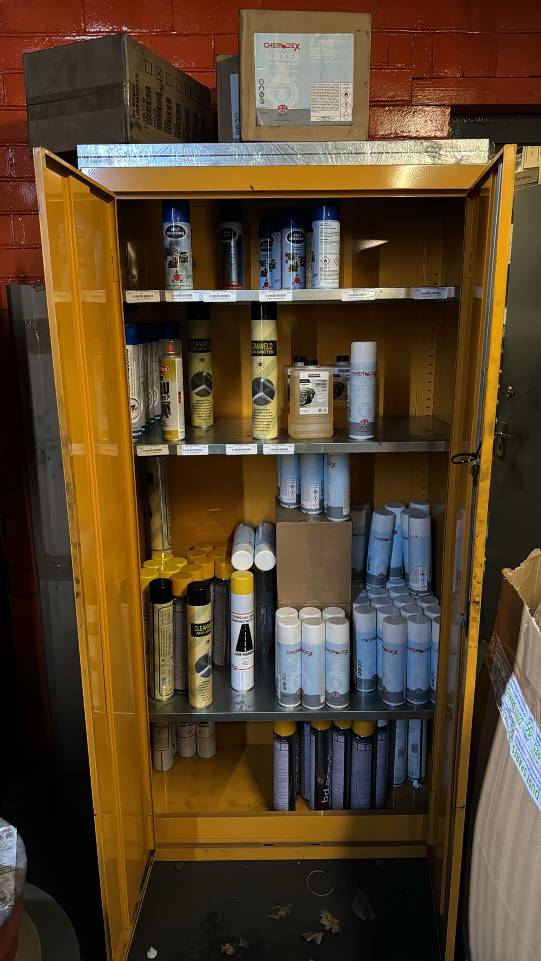 Cabinet & Contents Industrial Cleaning Products, Lubricants & Chemicals