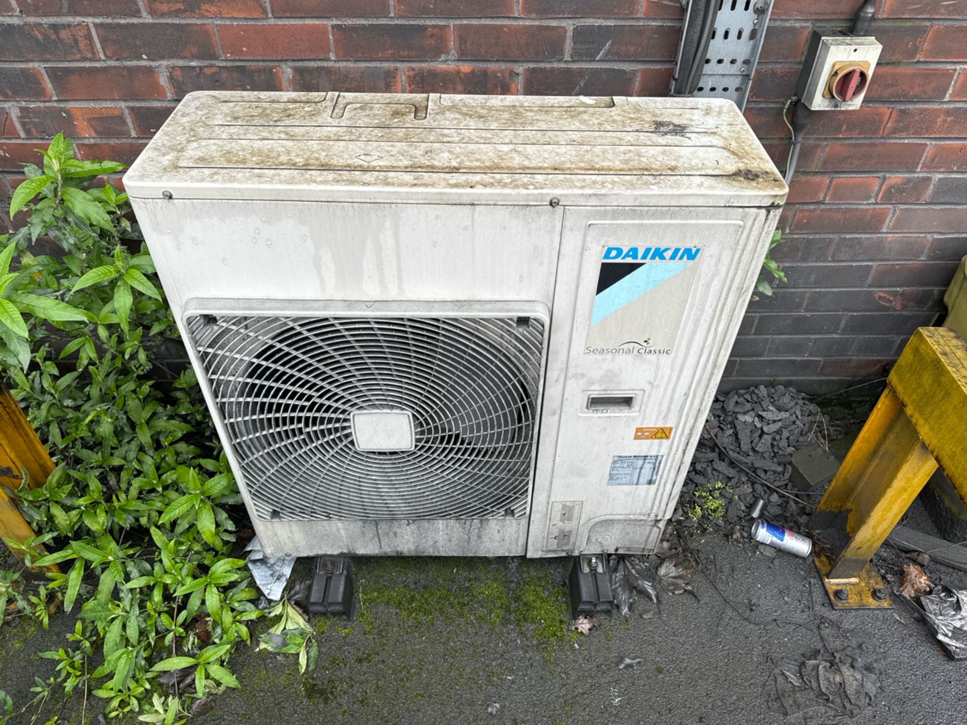 Daikin Seasonal Class External Air Con Unit - Image 2 of 5