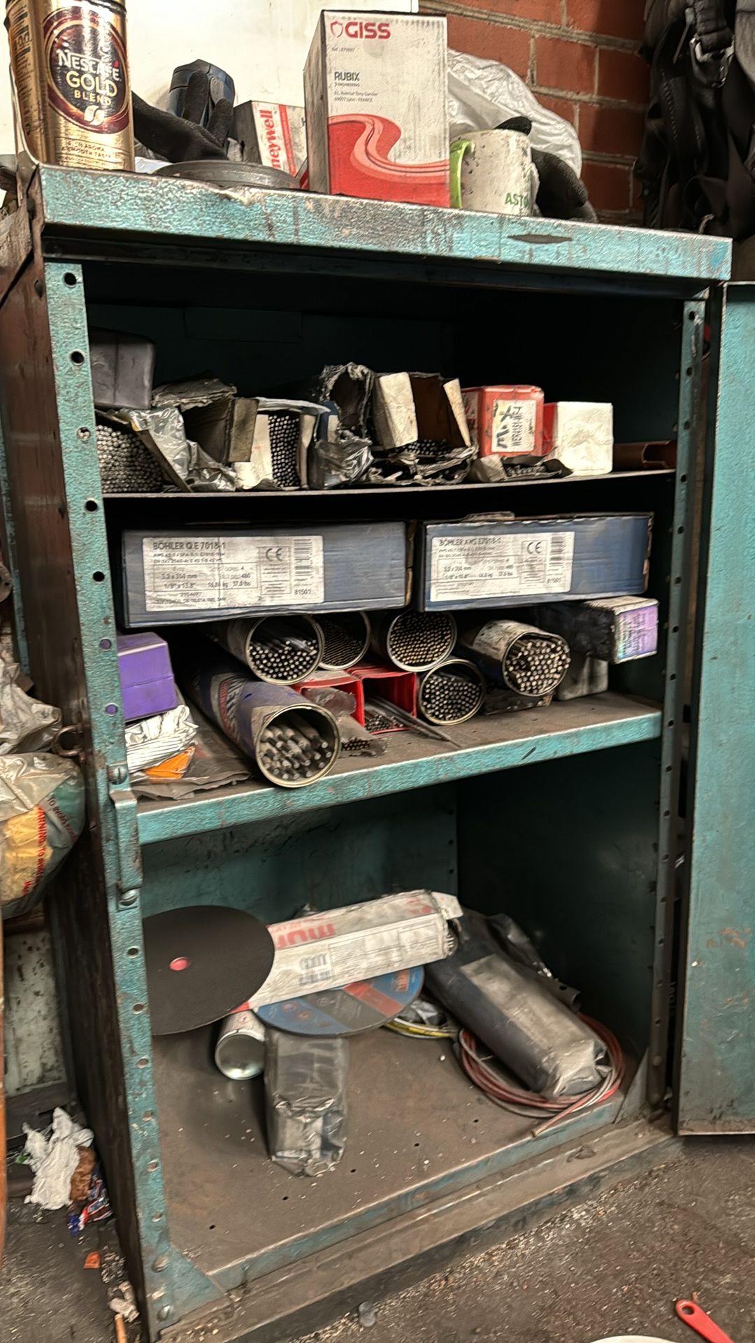 Cabinet - (includes tubes of welding rods) - NO RESERVE - Image 3 of 5