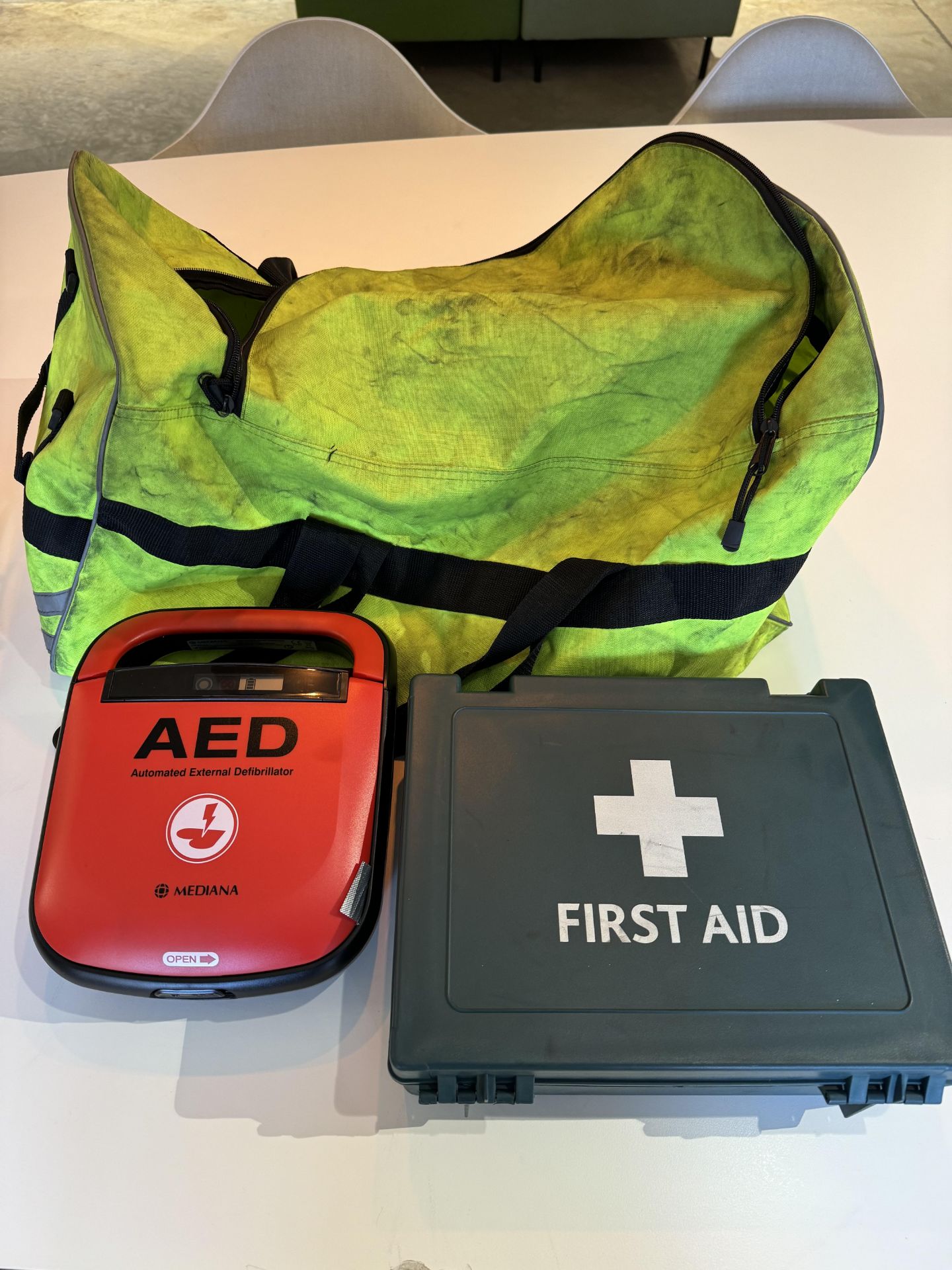 Defibrillator & First Aid Kit - Image 8 of 8