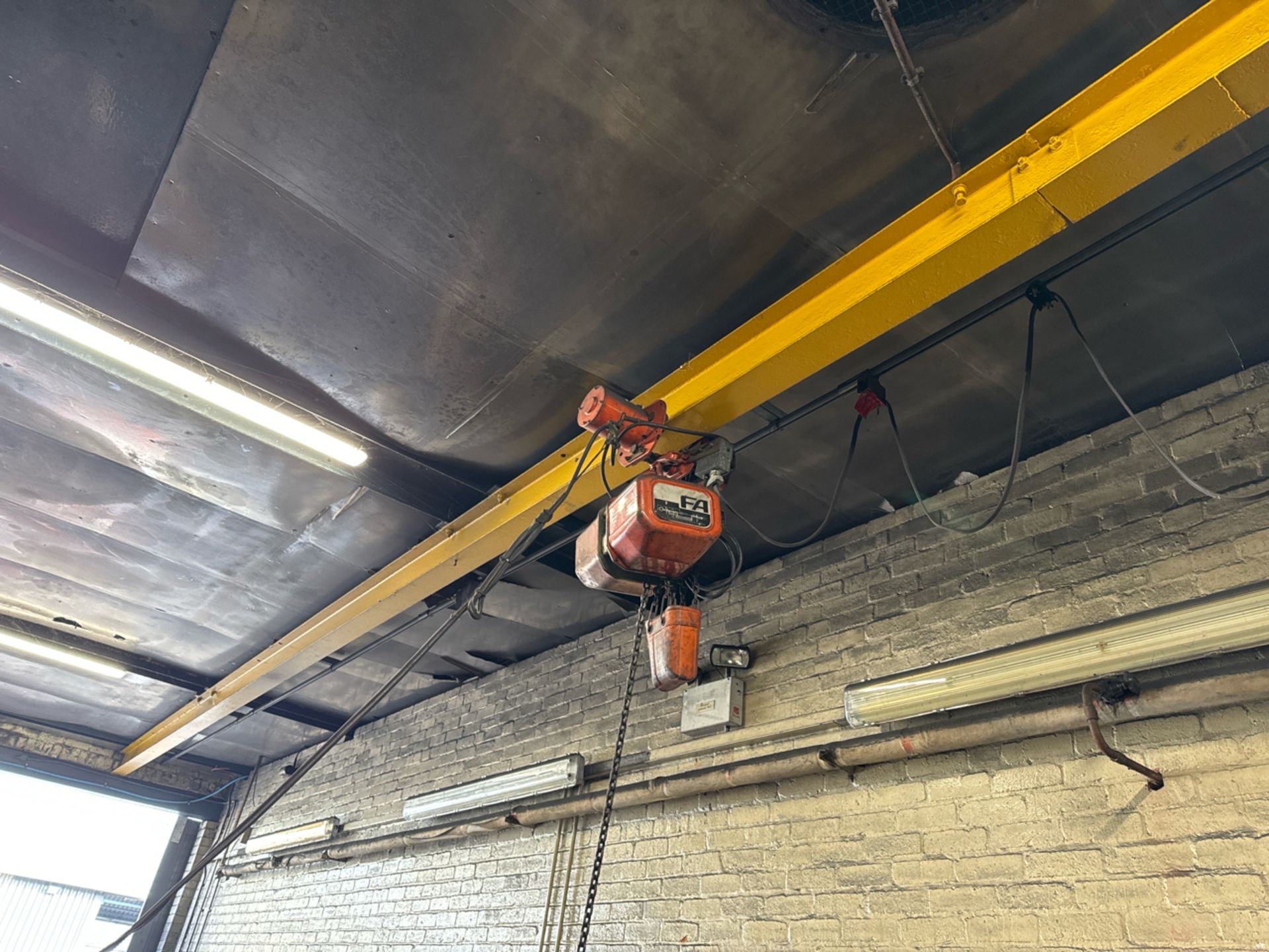 Elephant Chain Block 1 Tonne Hoist on Running Beam