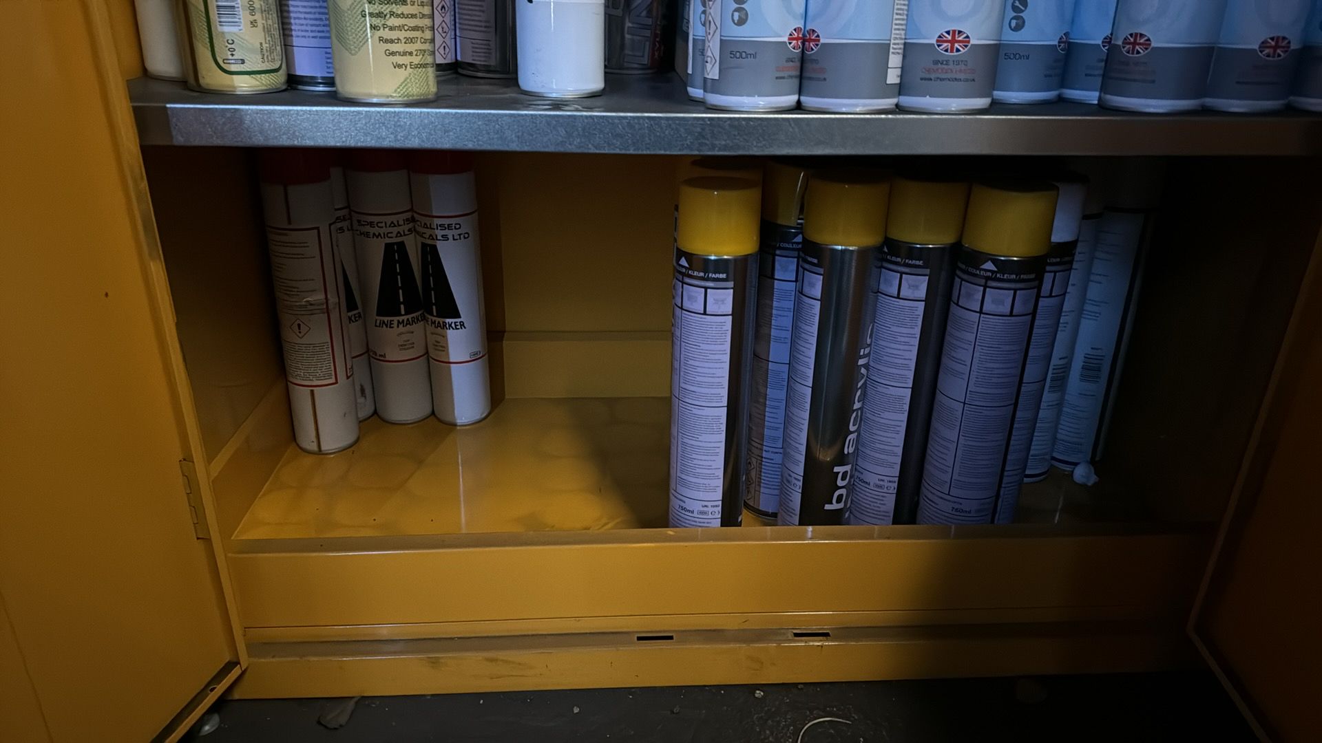 Cabinet & Contents Industrial Cleaning Products, Lubricants & Chemicals - Image 5 of 6