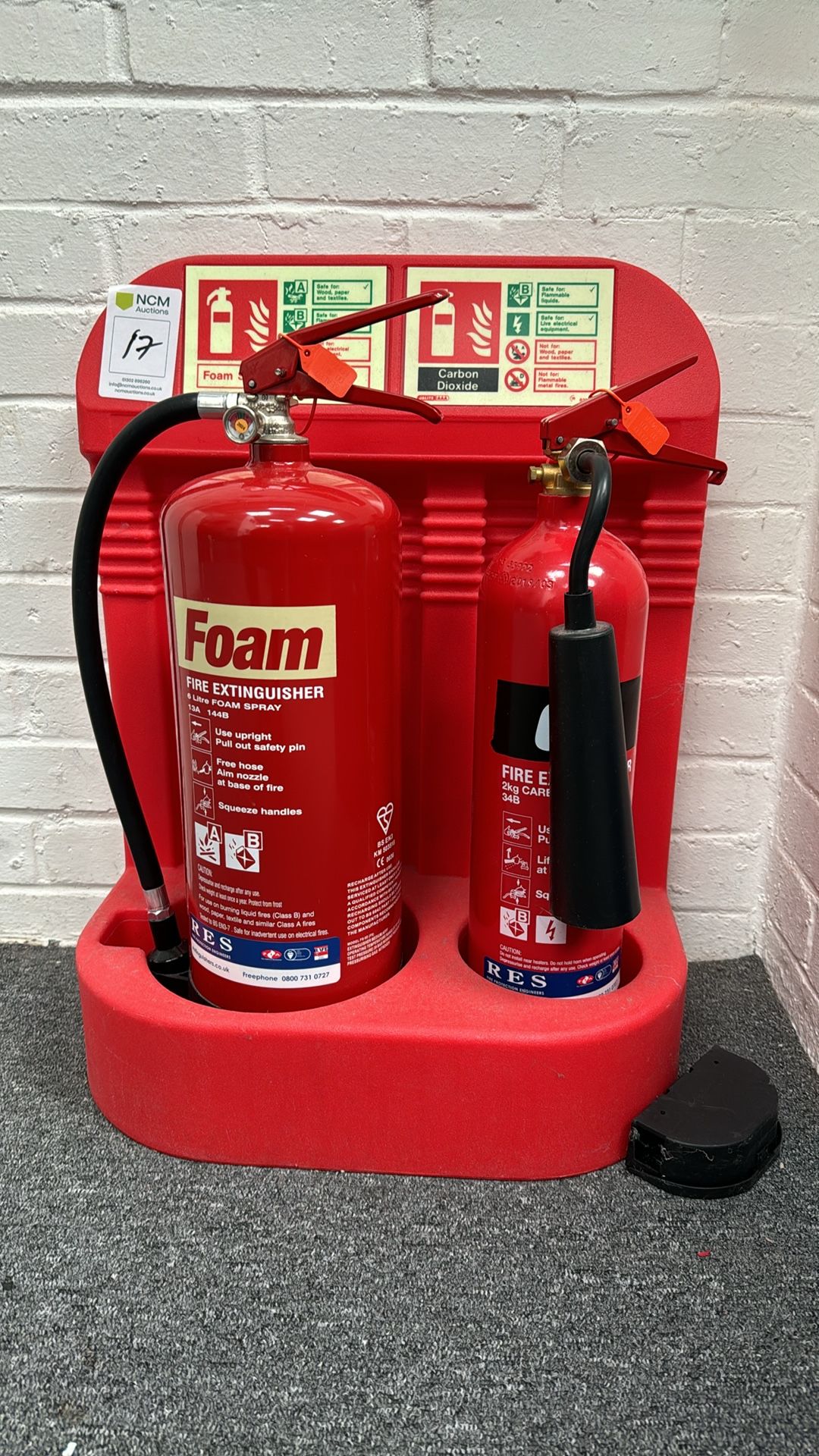 Fire Extinguishers x2 - Image 2 of 4
