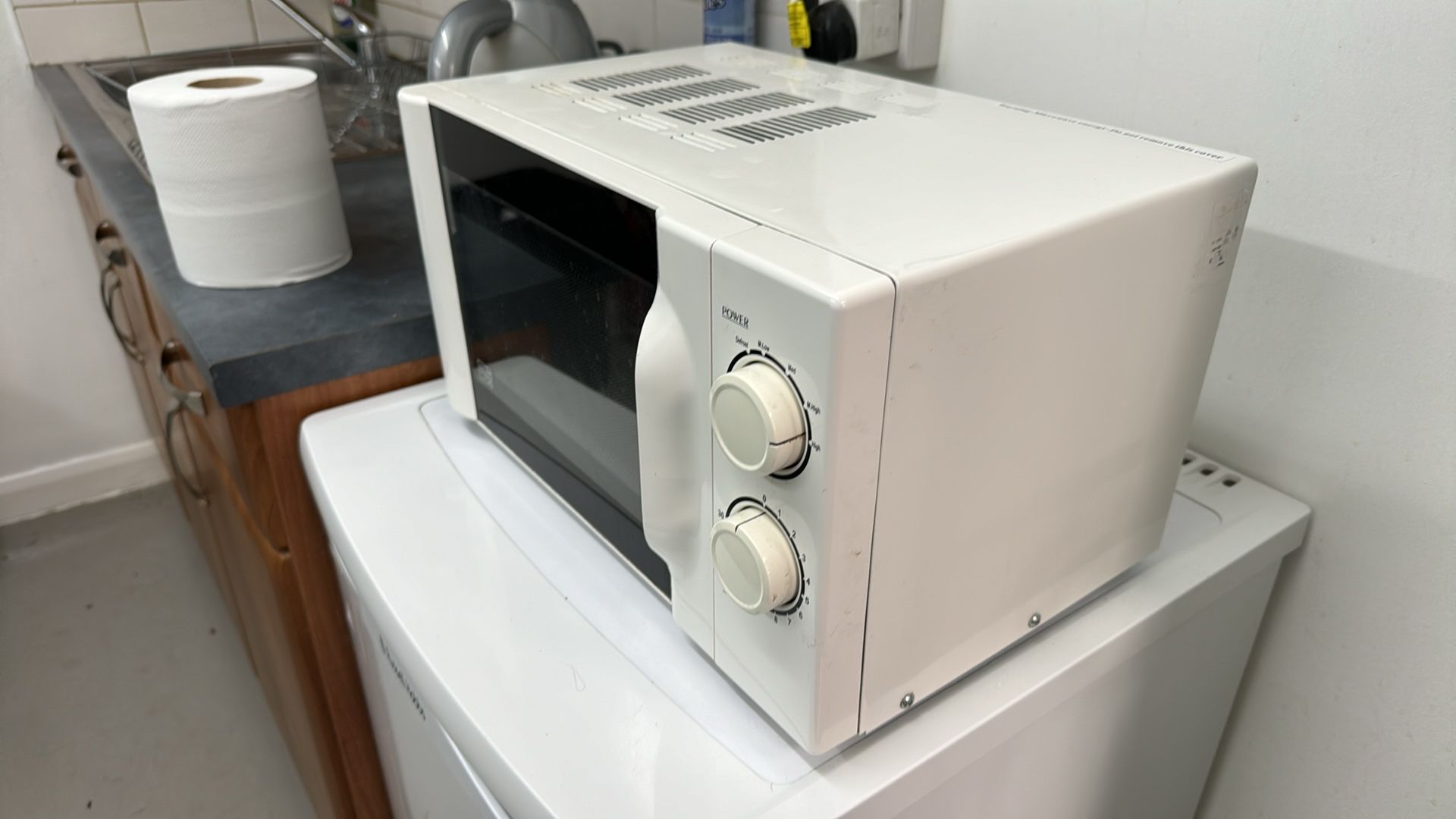 CURRYS ESSENTIALS Microwave - Bild 3 aus 3