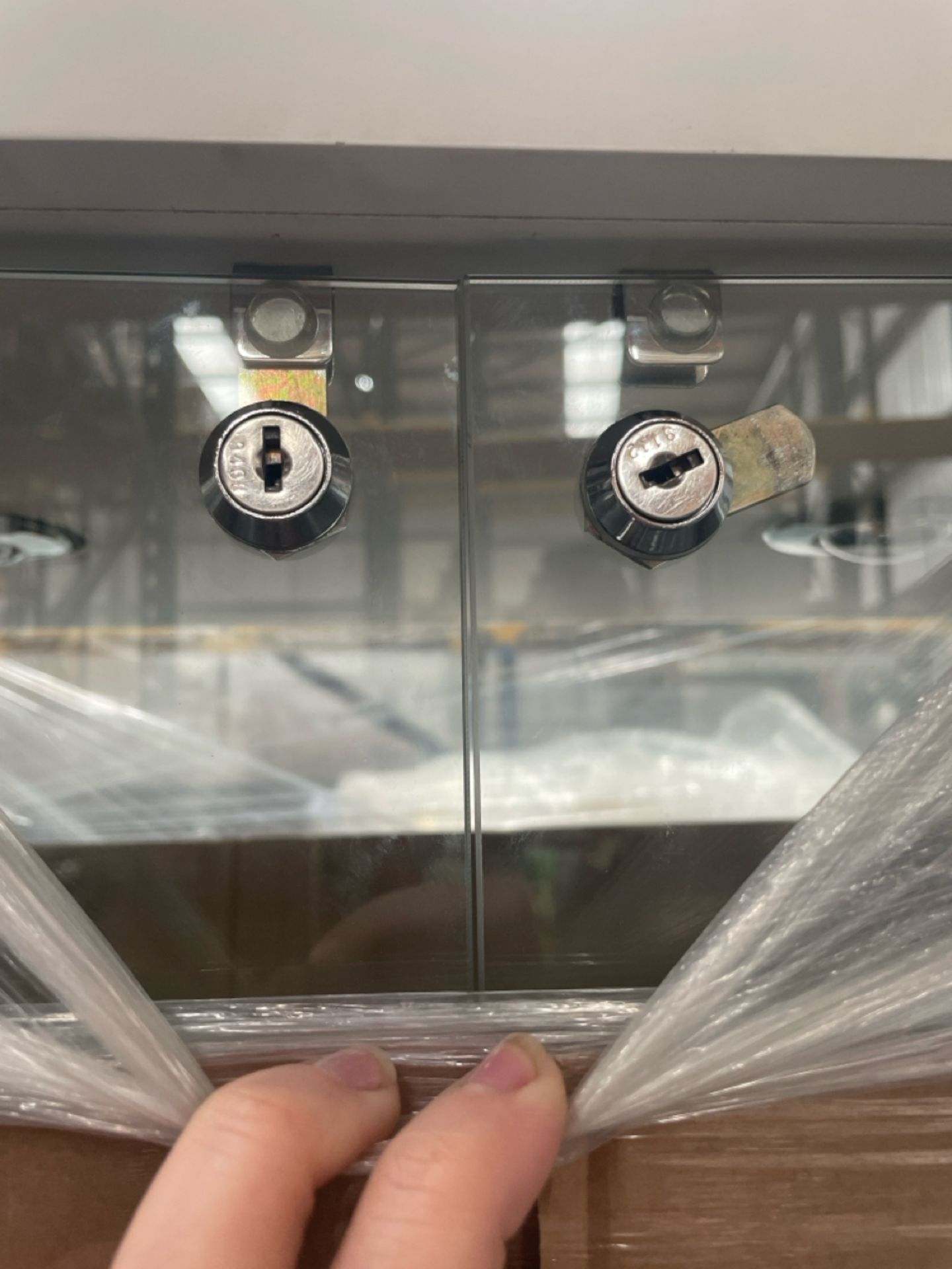 Lockable Illuminating Glass Display Cabinet - Image 3 of 5