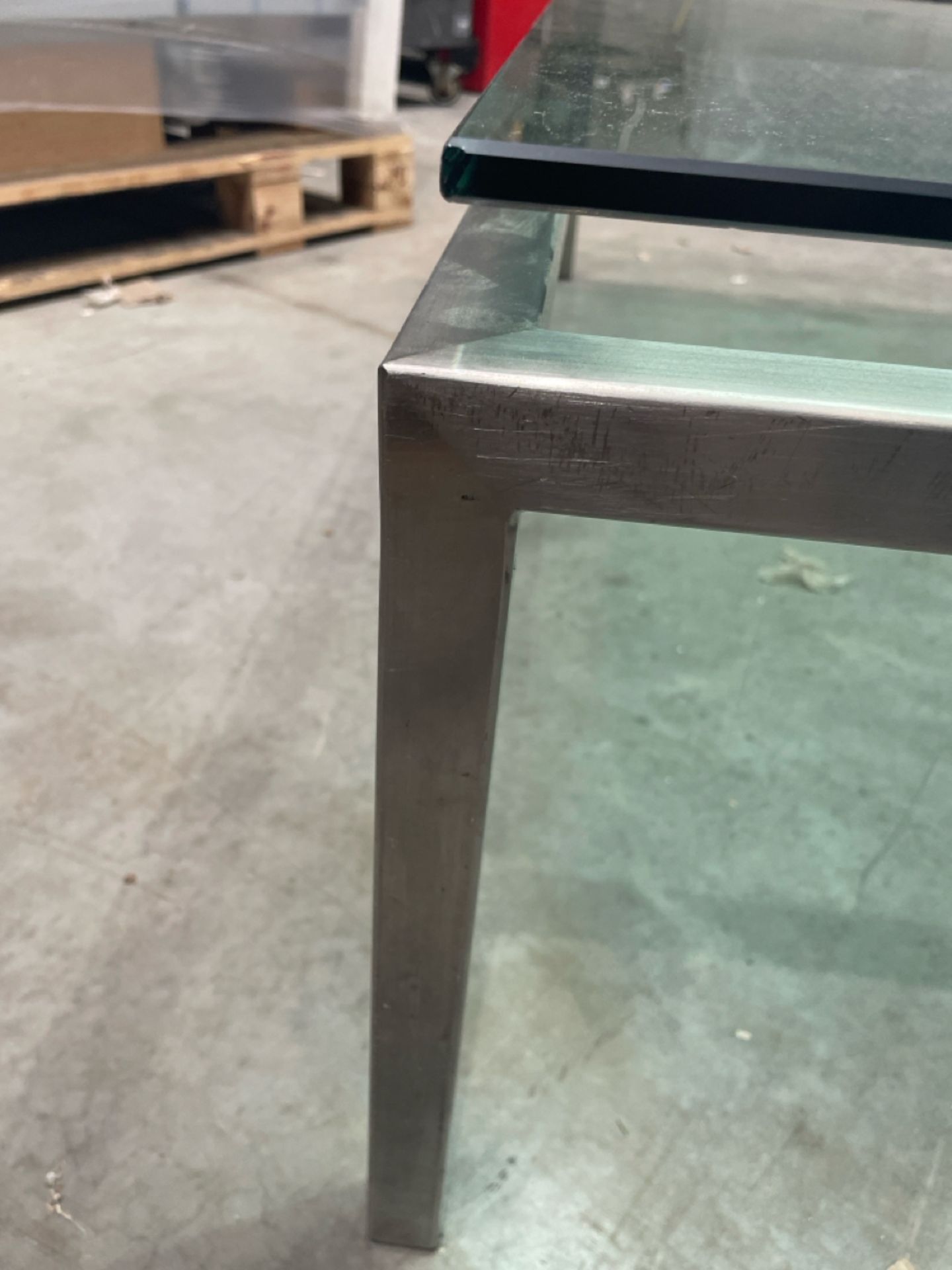 Low Level Metal Rectangle Display Table - Image 3 of 4