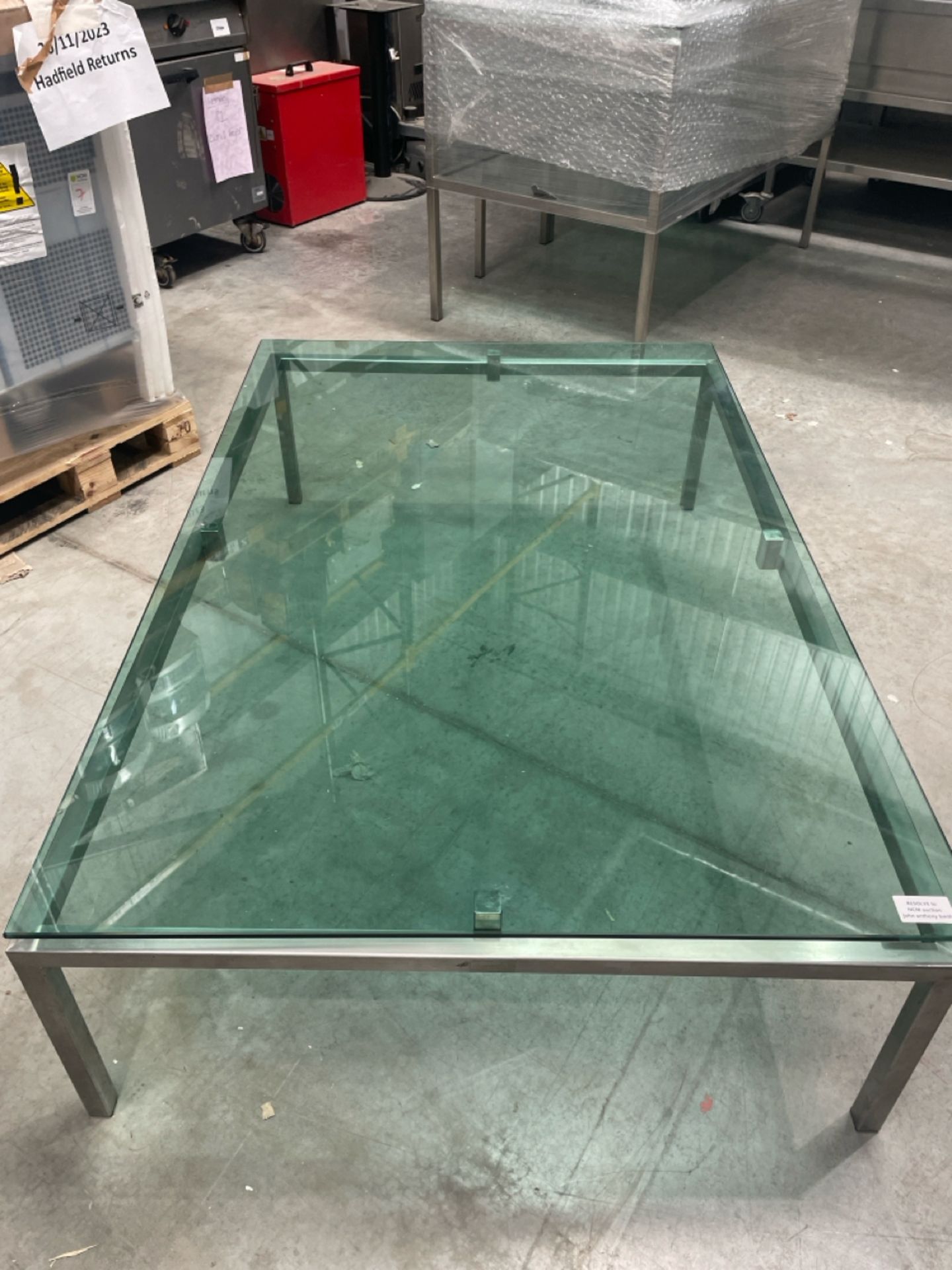 Low Level Metal Rectangle Display Table - Image 2 of 4