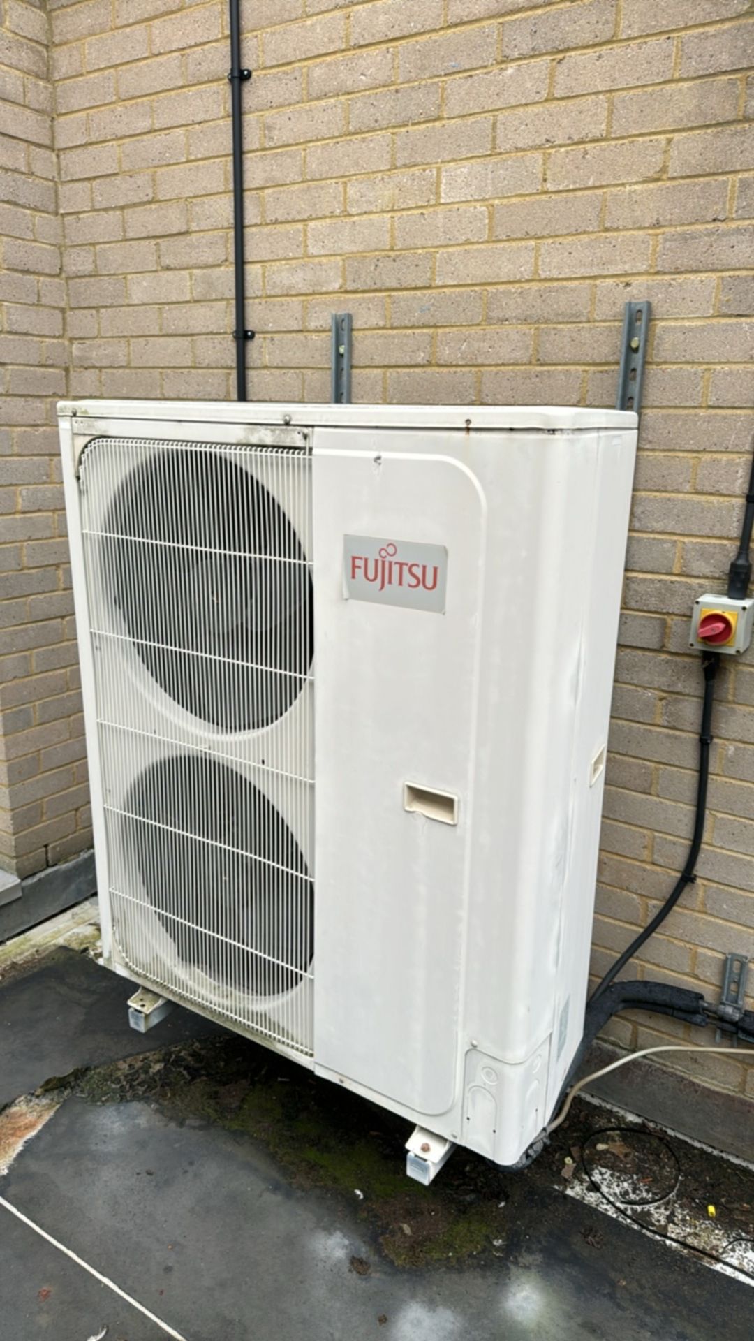 Fujitsu Outside Air Conditioner Unit - Image 2 of 4