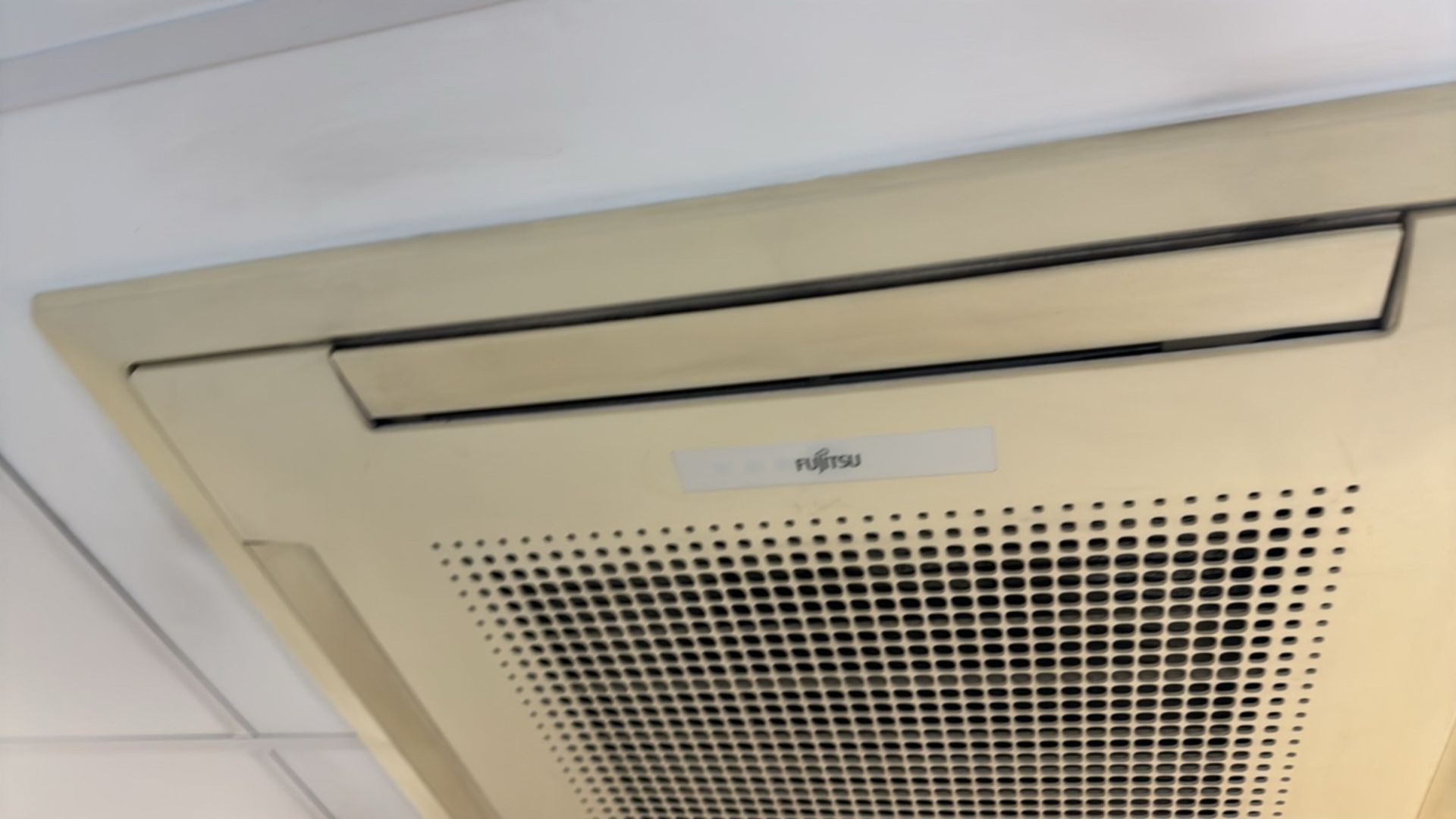 Fujitsu Air Conditioning Ceiling Cassette - Image 2 of 3