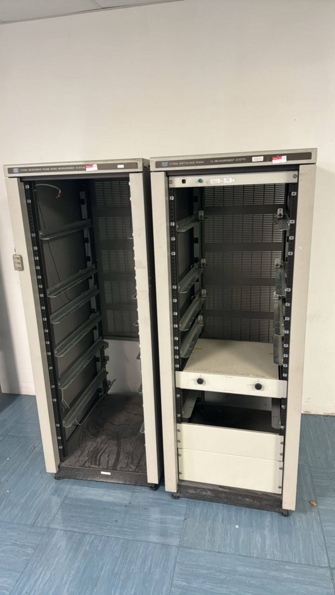Server Cabinet x3 - Image 2 of 5