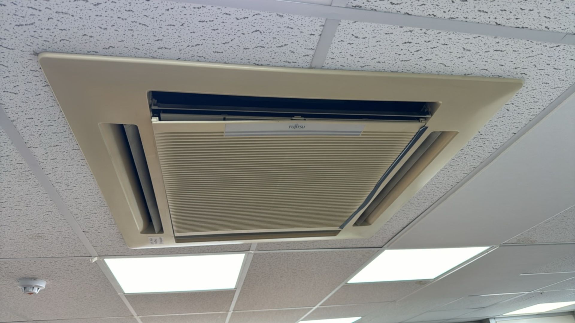 Fujitsu Air Conditioning Ceiling Cassette - Image 2 of 5