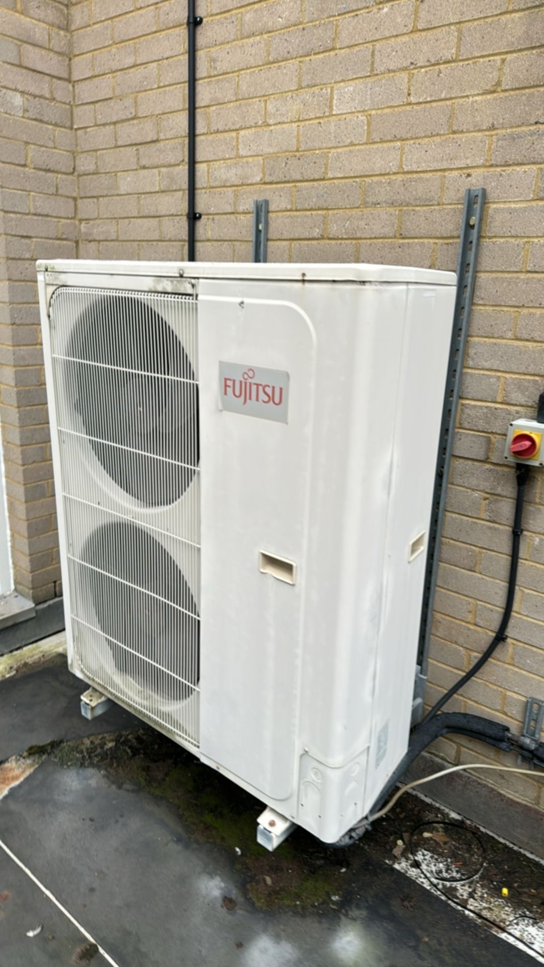 Fujitsu Outside Air Conditioner Unit - Image 3 of 4