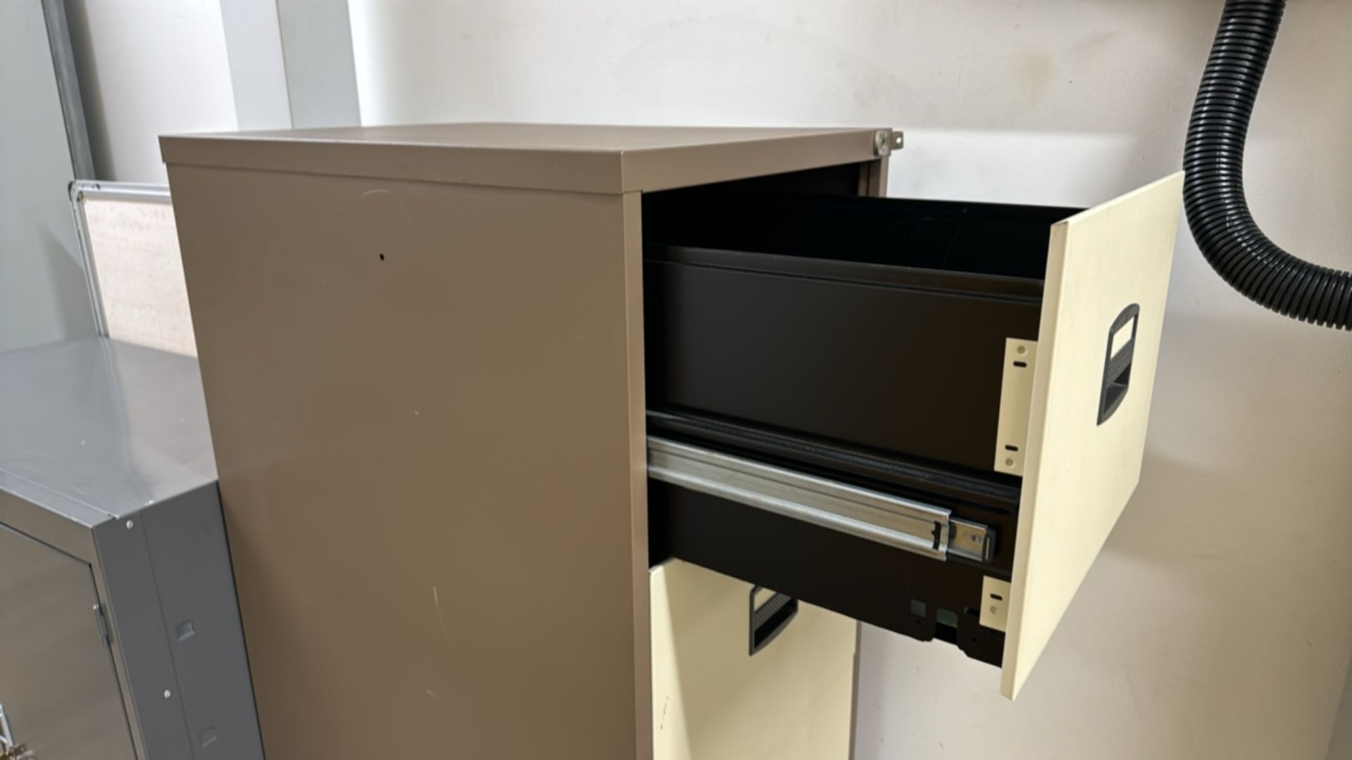 Metal Filing Cabinet - Image 3 of 5