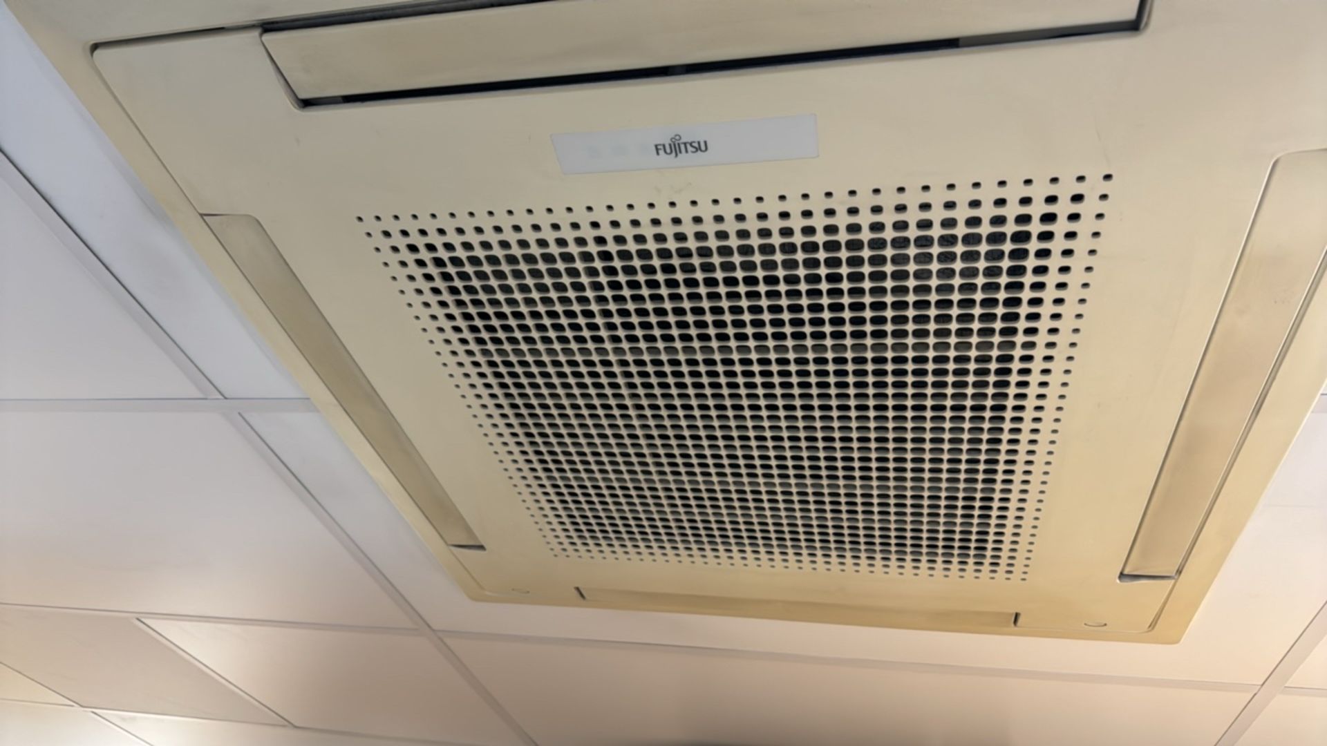 Fujitsu Air Conditioning Ceiling Cassette - Image 3 of 3