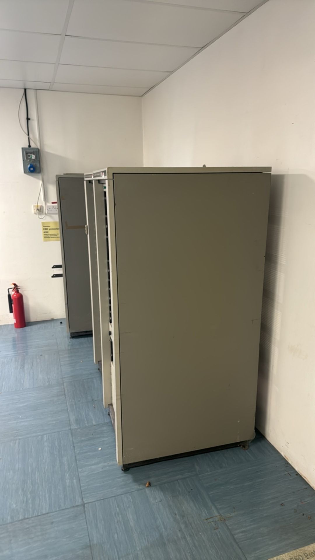 Server Cabinet x3 - Bild 5 aus 5