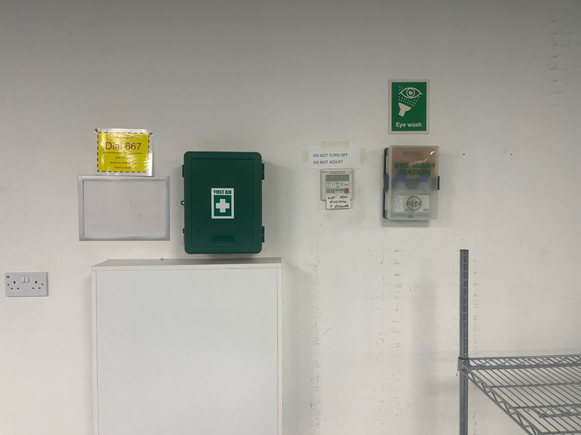 First Aid / Eye Wash Station